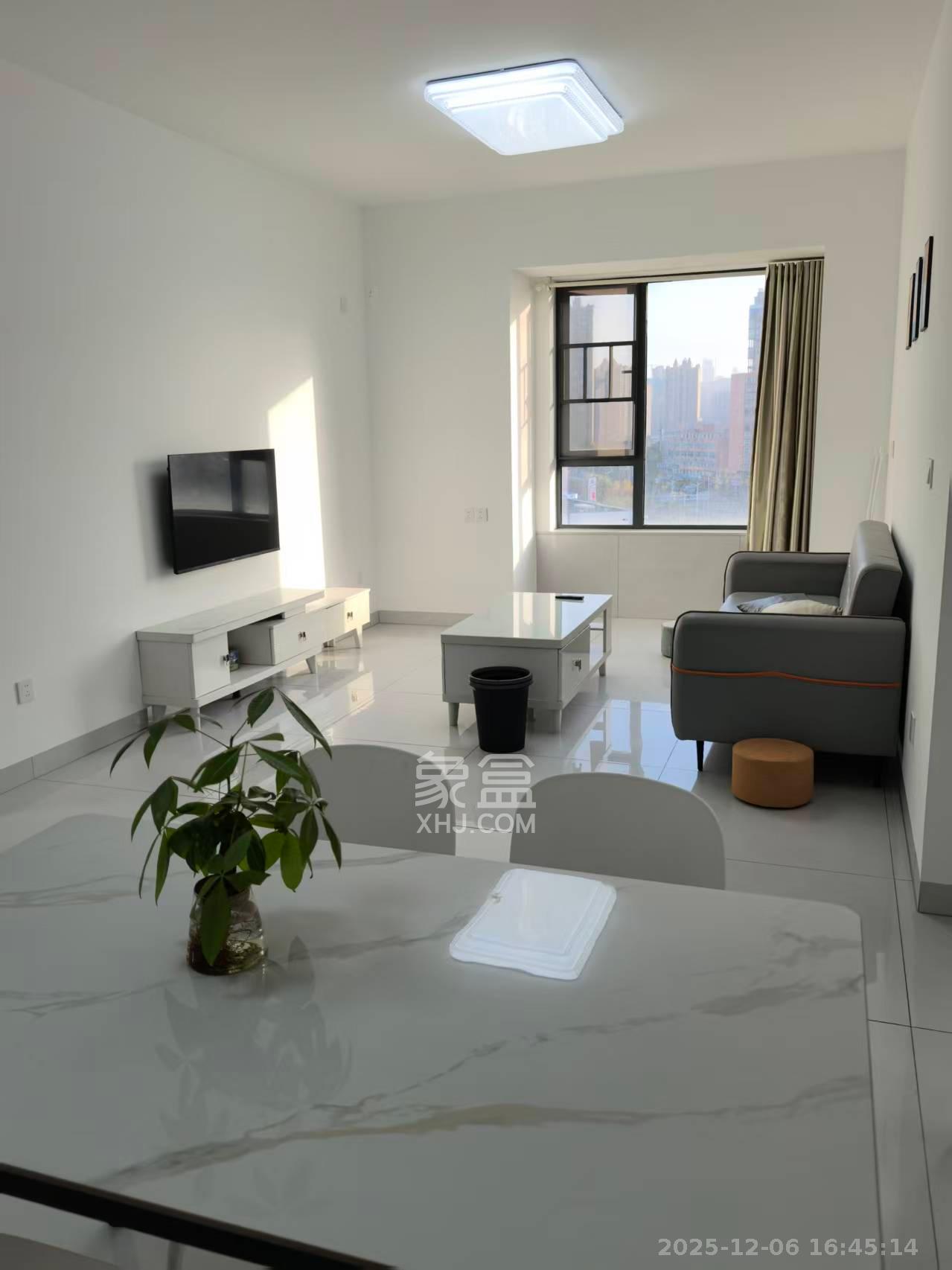 金地兰亭樾  3室2厅1卫    2400.0元/月