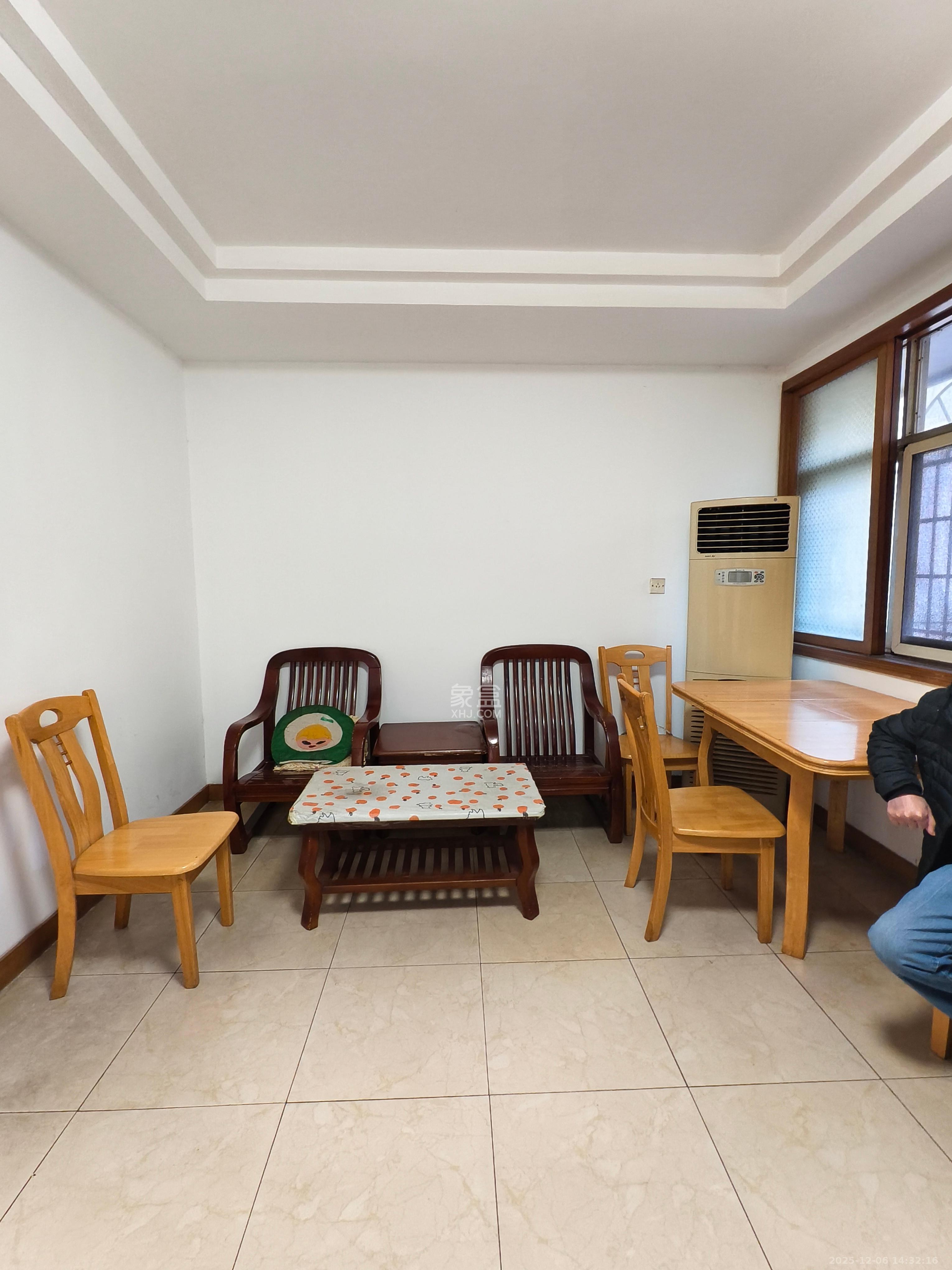 红花坡恒生制药厂宿舍  2室1厅1卫    1500.0元/月