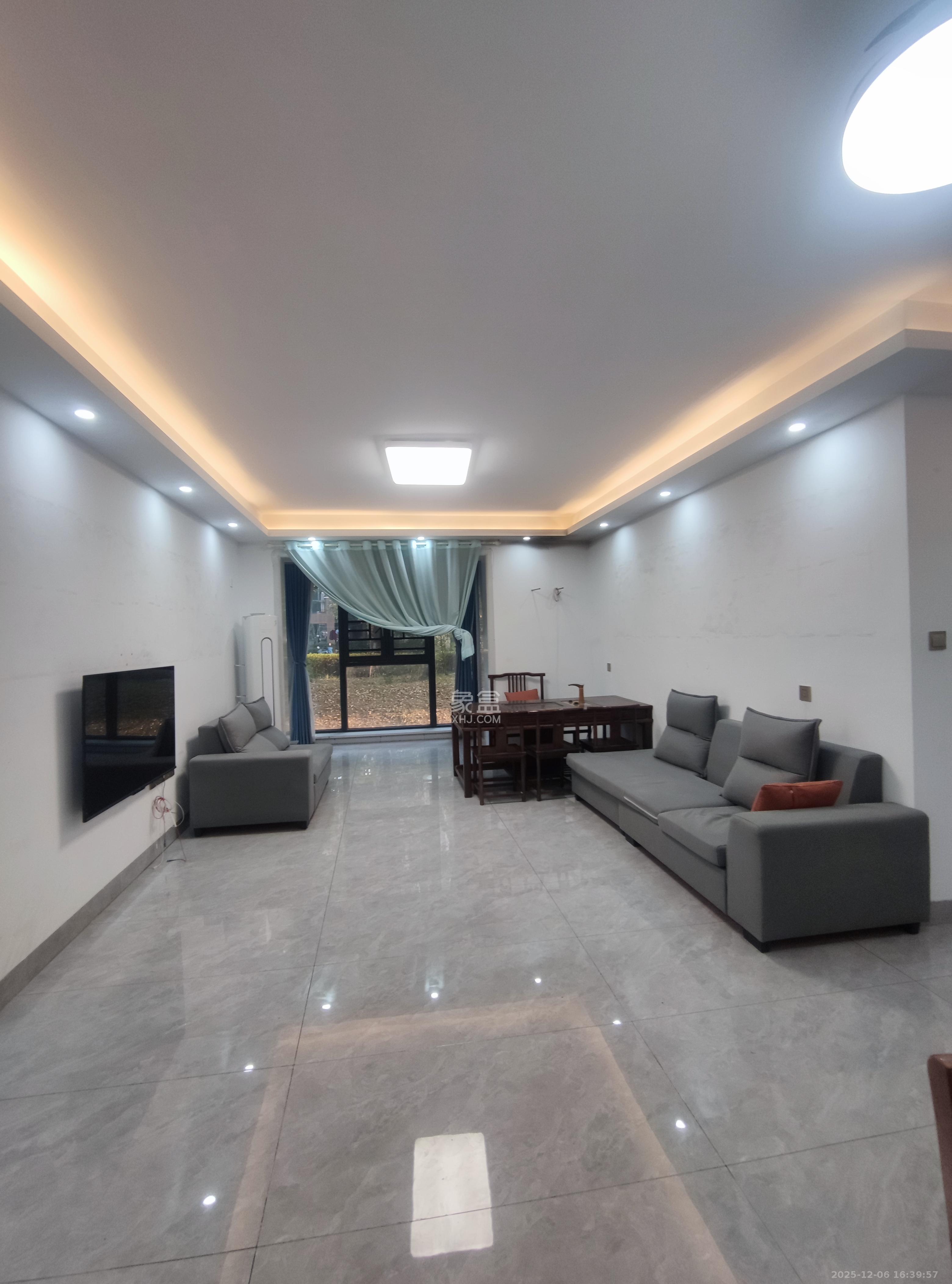 怡海星城  3室2厅2卫    2200.0元/月