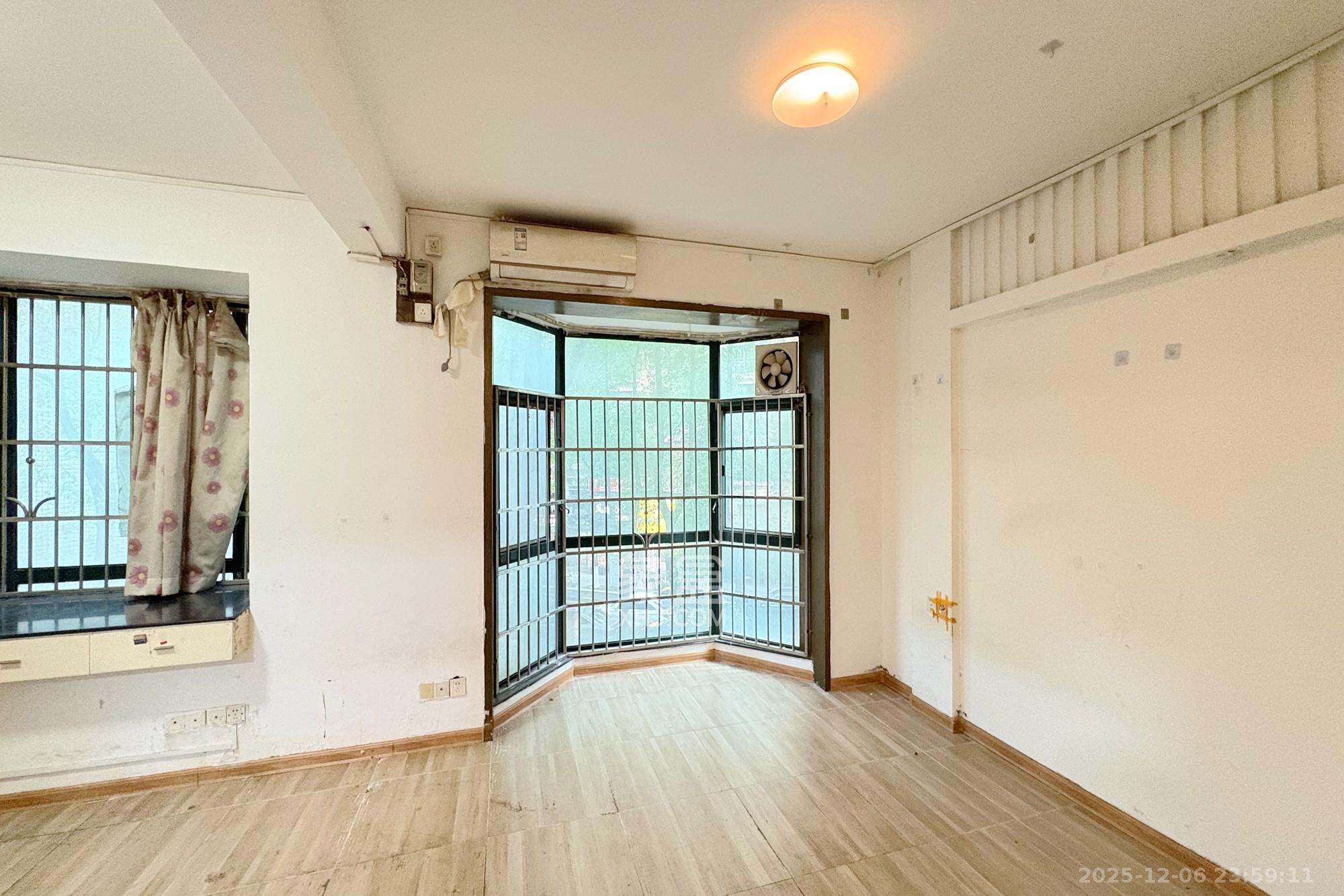 王府花园  3室2厅1卫    95.0万卧室