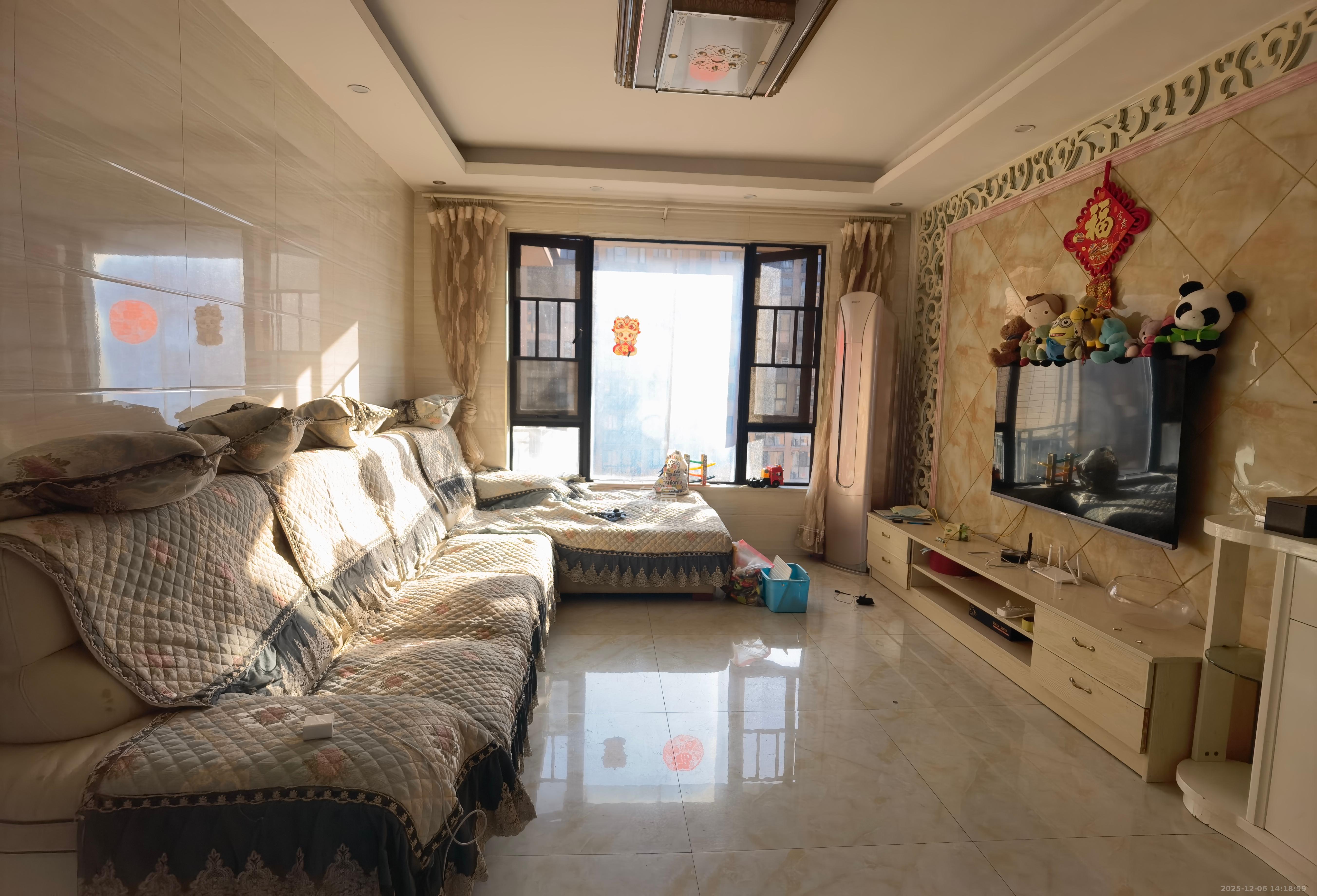 中信凯旋城（中信新城四期）  1室2厅1卫    2100.0元/月