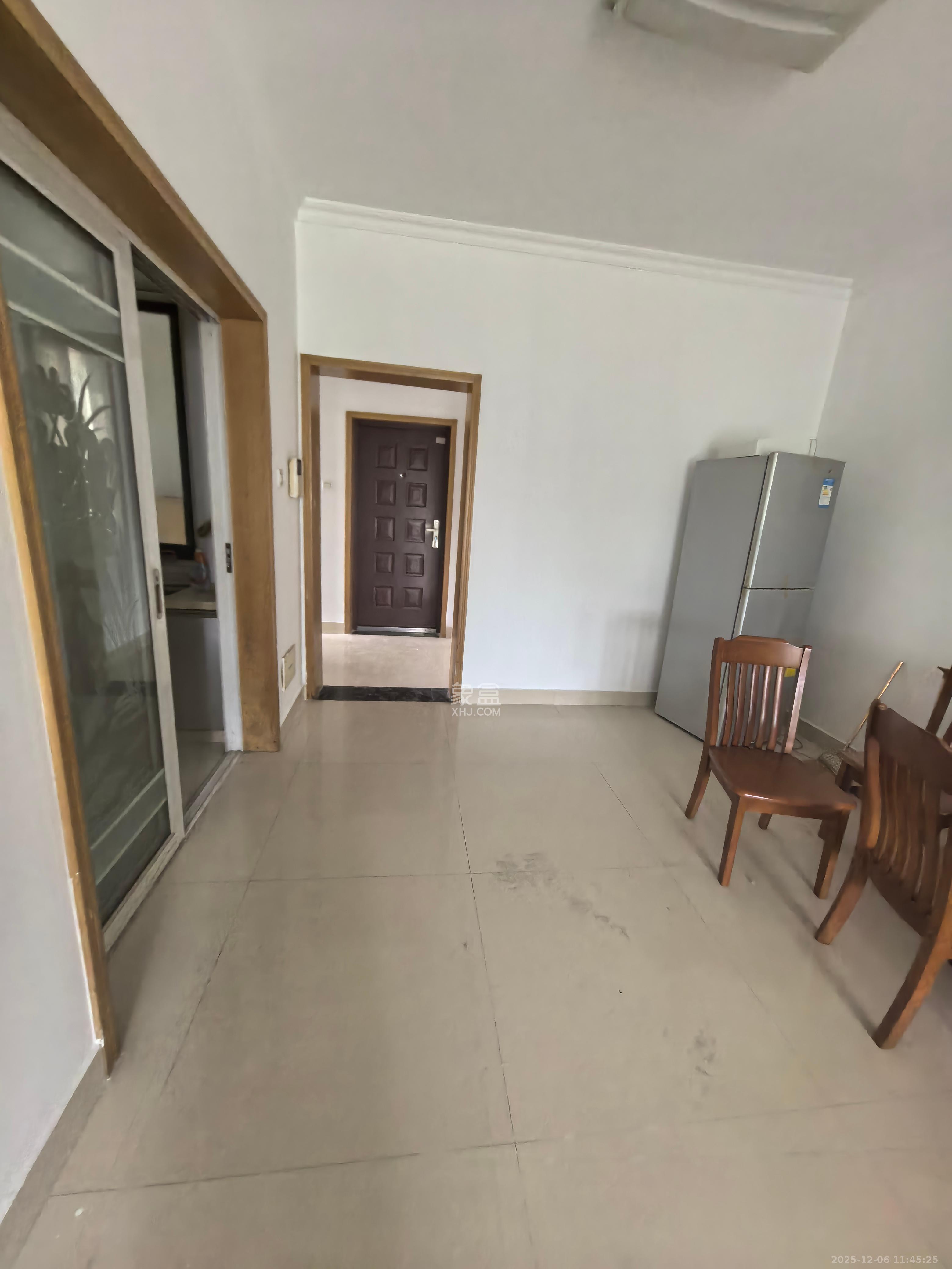 世纪桃花苑  3室2厅2卫    2000.0元/月