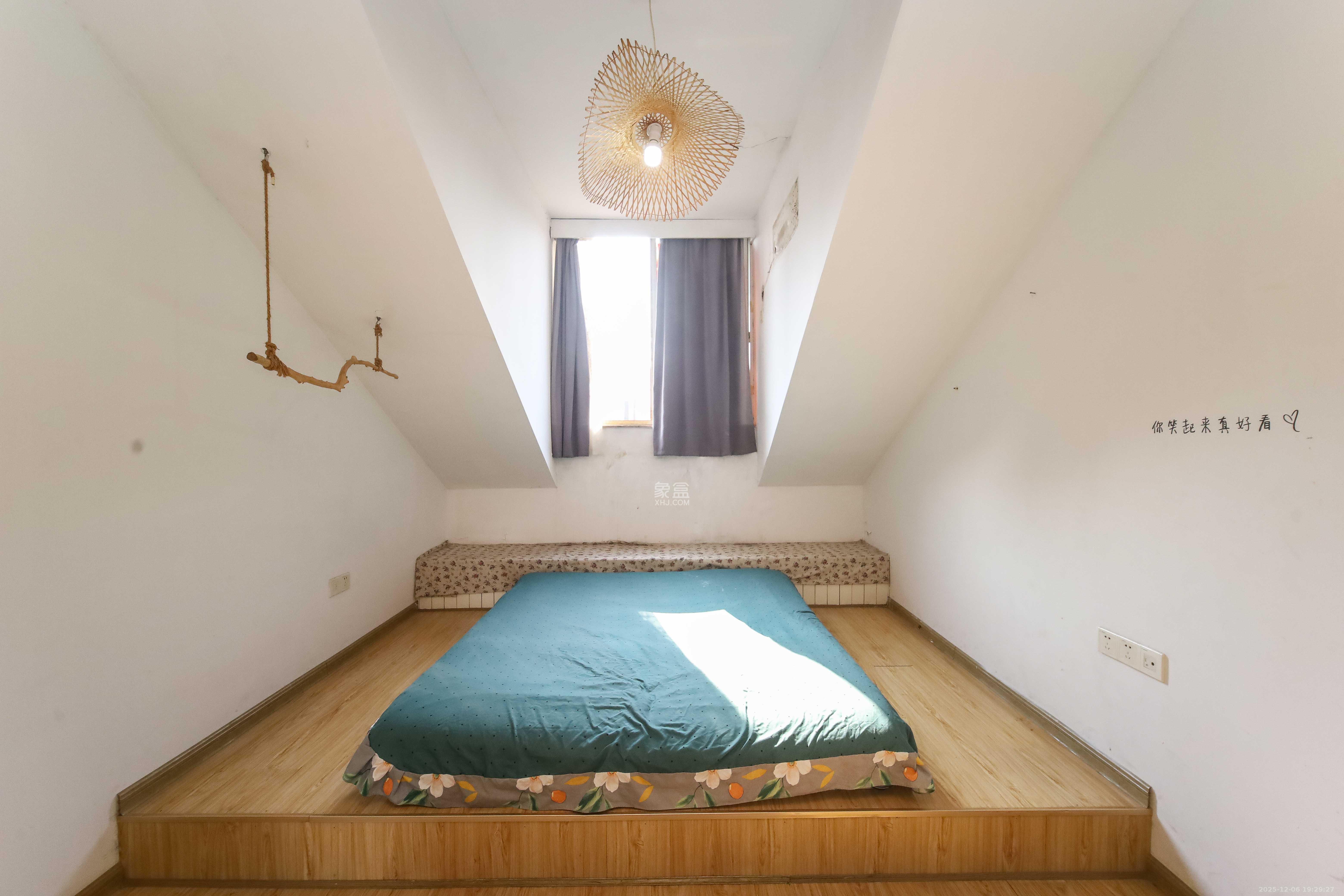 东方新城 5室2厅4卫 89.9万 东方新城 5室2厅4卫 89.9万卧室