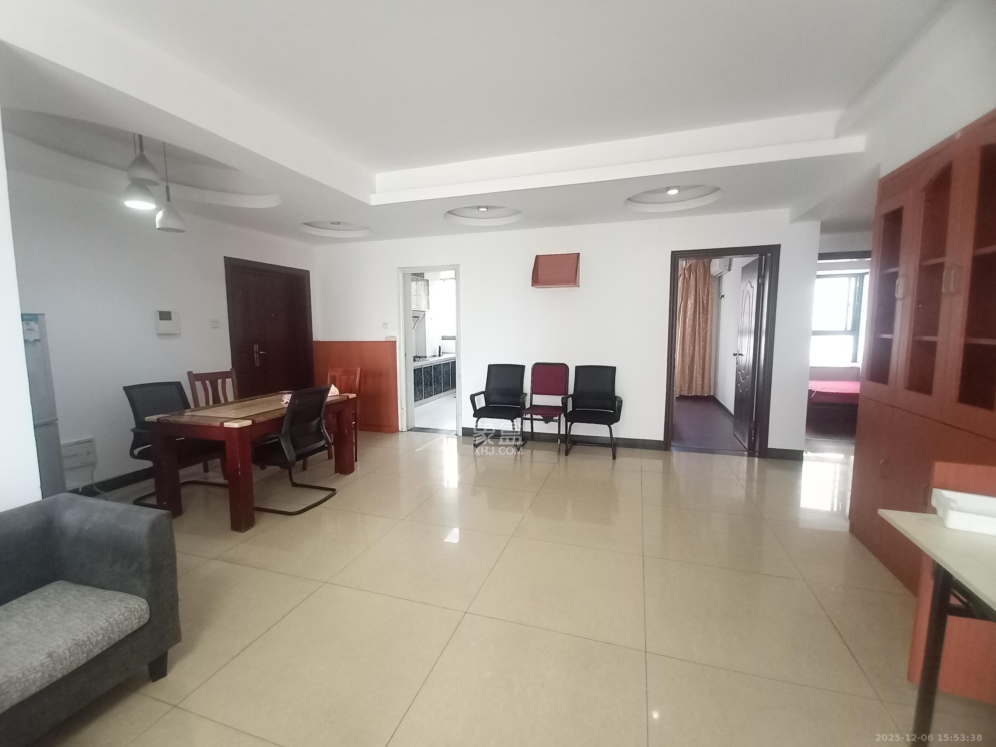 岳华嘉园 3室2厅2卫 2100.0元/月 岳华嘉园 3室2厅2卫 2100.0元/月室内图