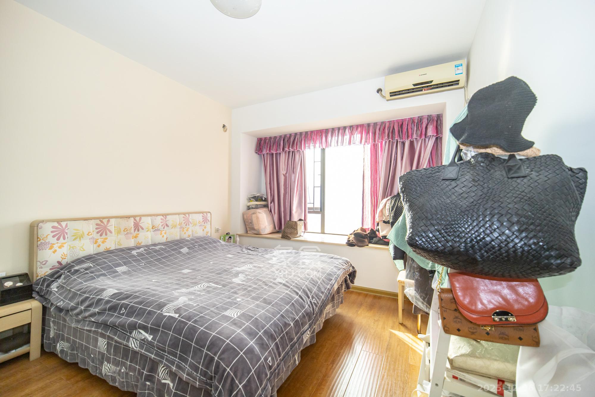 华润凤凰城二期  3室2厅1卫    71.8万卧室