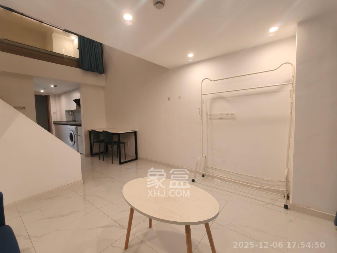 卓越江岸  2室1厅0卫    2000.0元/月室内图