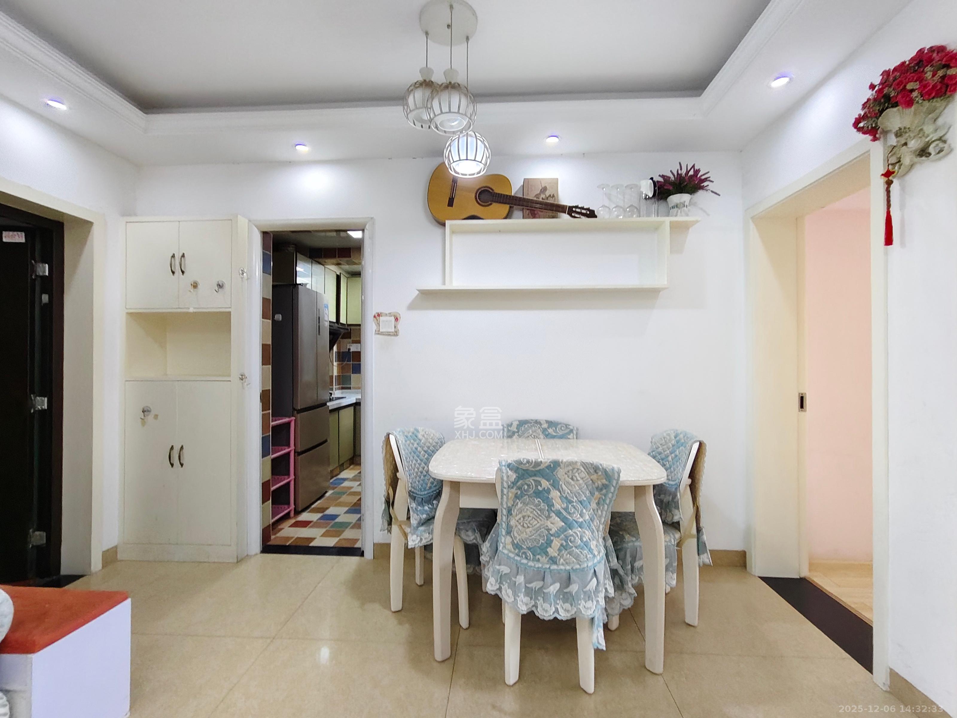 新诚小区 2室1厅1卫 1800.0元/月 新诚小区 2室1厅1卫 1800.0元/月室内图