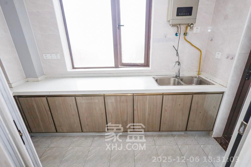 中铁西江悦一期  4室2厅2卫    3200.0元/月室内图