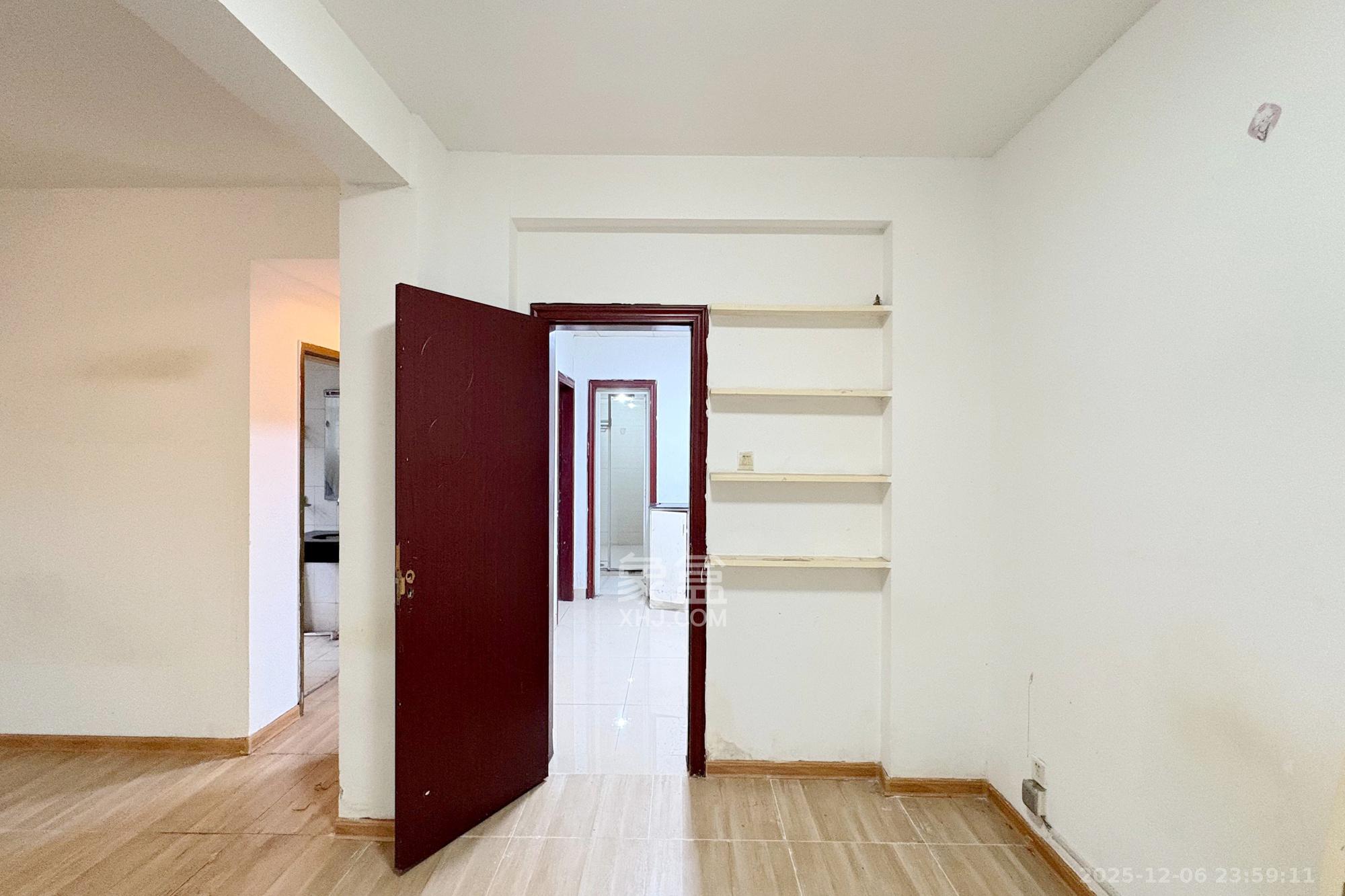 王府花园  3室2厅1卫    95.0万卧室