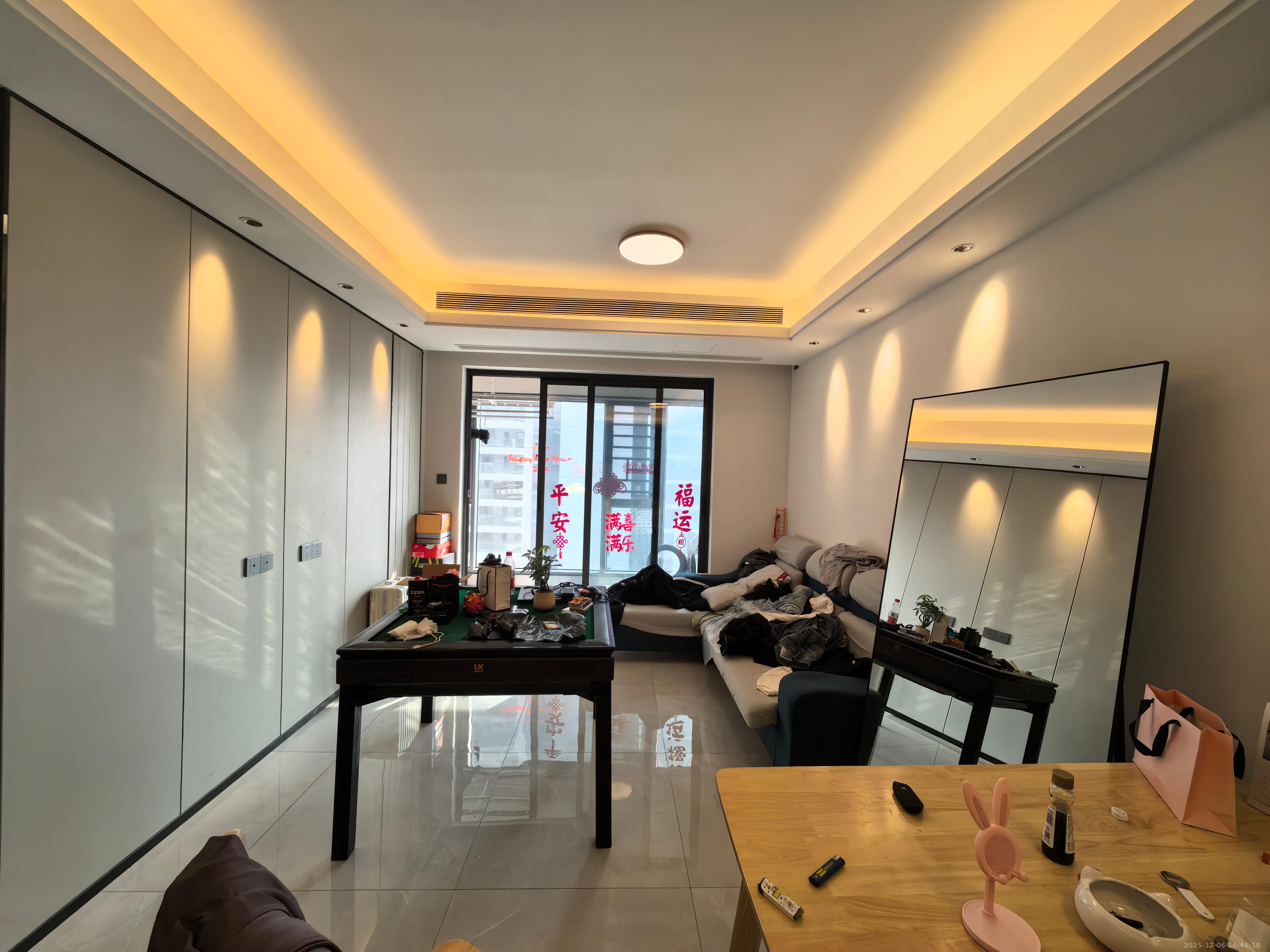 三一云谷  3室2厅2卫    3000.0元/月