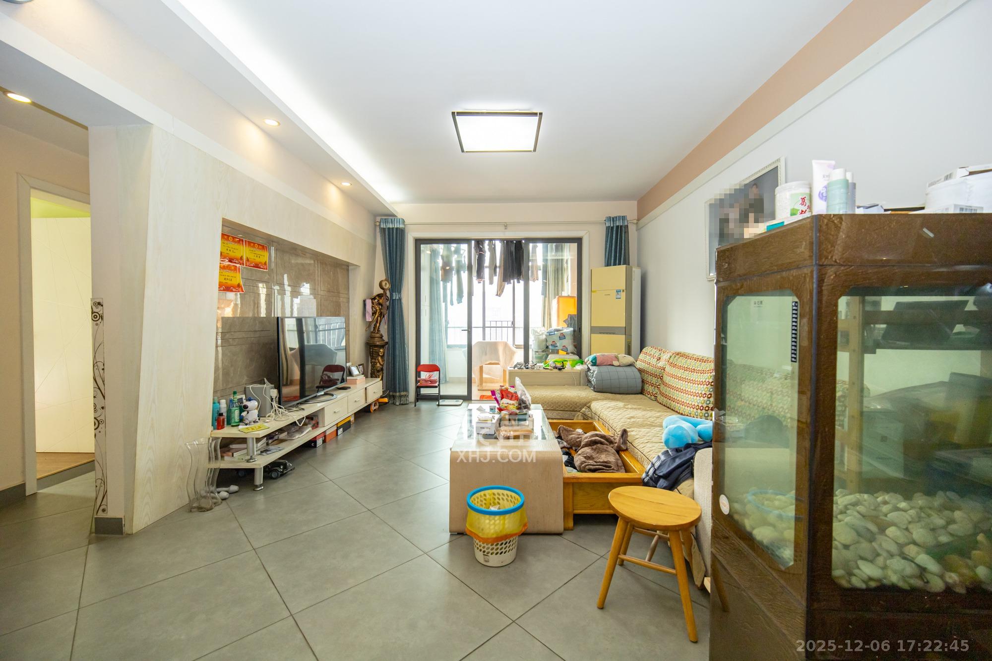 华润凤凰城二期  3室2厅1卫    71.8万客厅