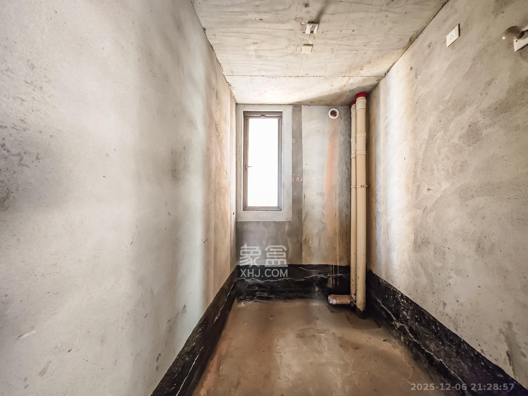 湘诚德峰小区A区  3室2厅2卫    65.0万卫生间