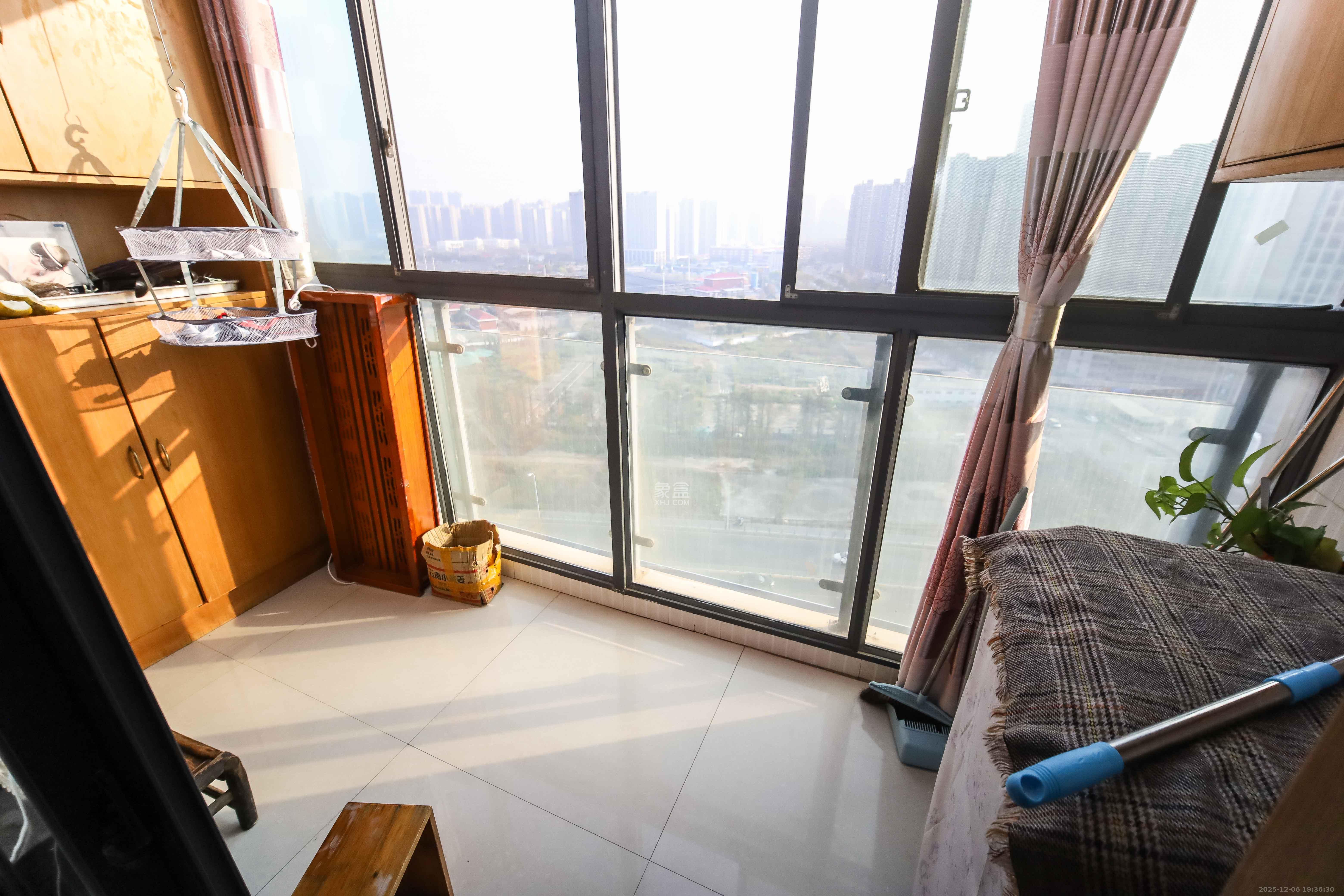 江河双水湾 3室2厅1卫 82.0万 江河双水湾 3室2厅1卫 82.0万阳台