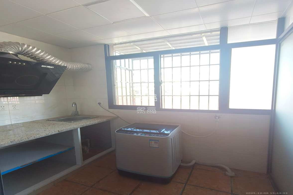 龙塘安置区(龙塘小区) 1室1厅1卫 700.0元/月 龙塘安置区(龙塘小区) 1室1厅1卫 700.0元/月室内图