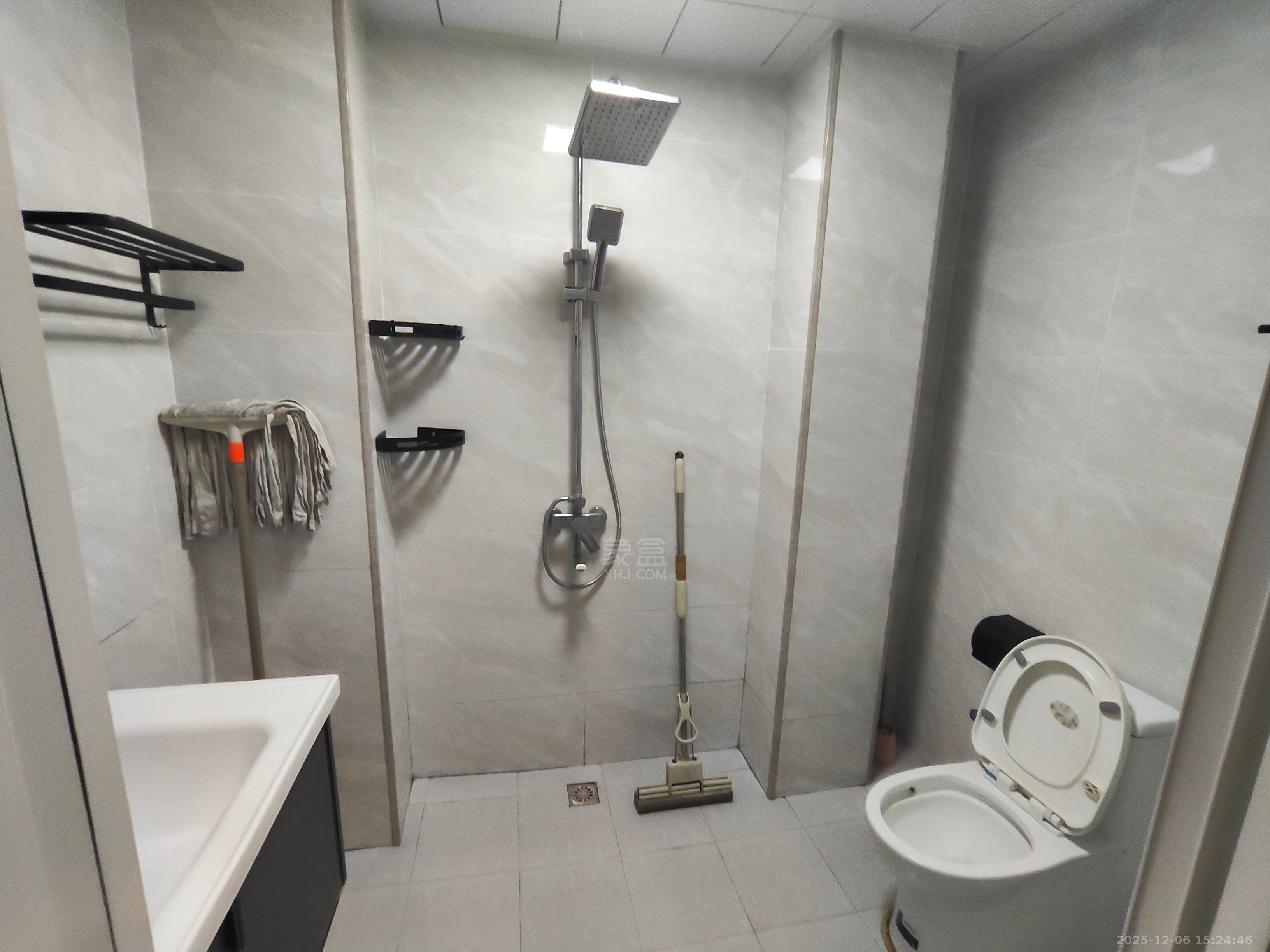 中泰财富湘江  1室1厅1卫    1400.0元/月