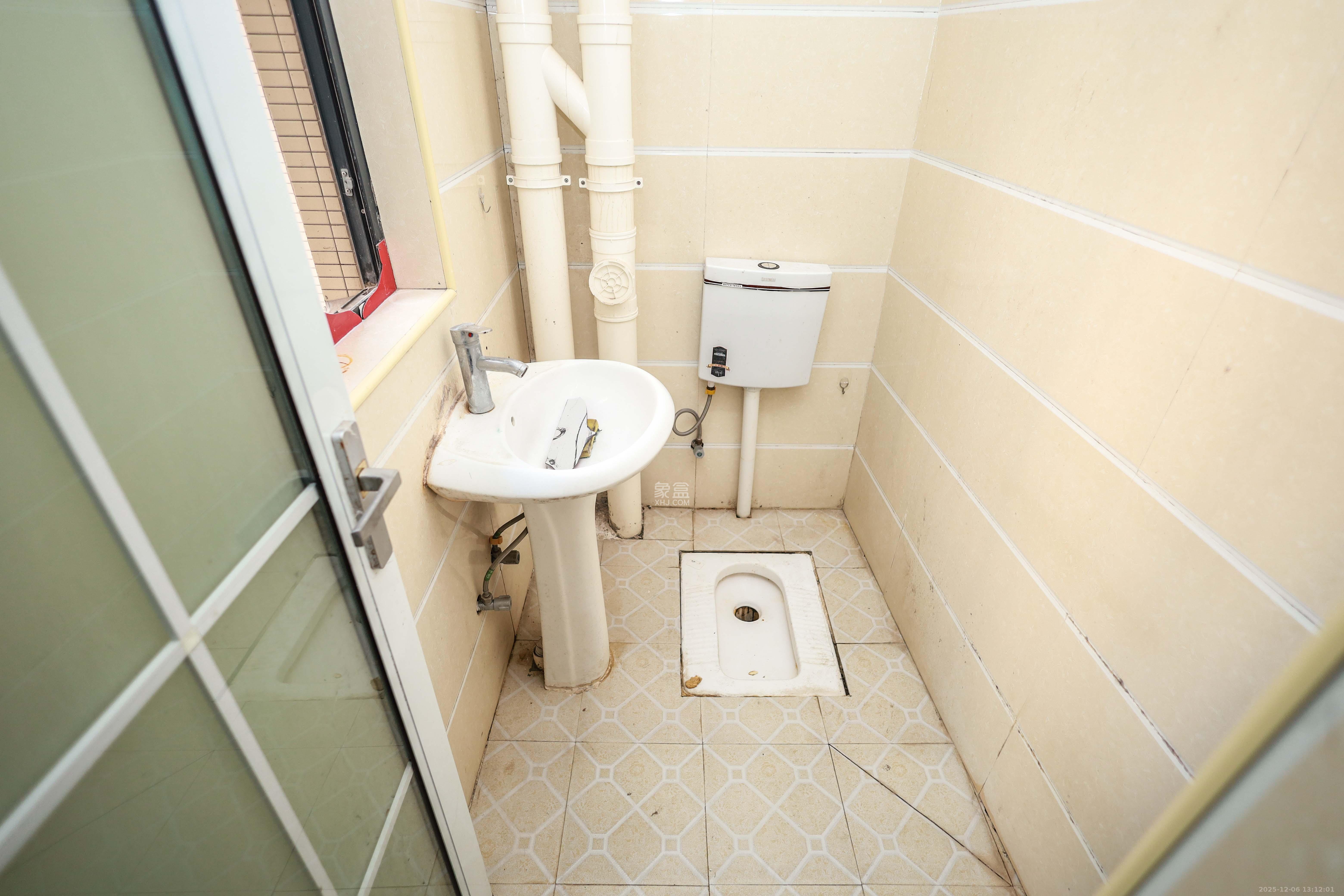 长房云时代 4室2厅2卫 132.8万 长房云时代 4室2厅2卫 132.8万卫生间