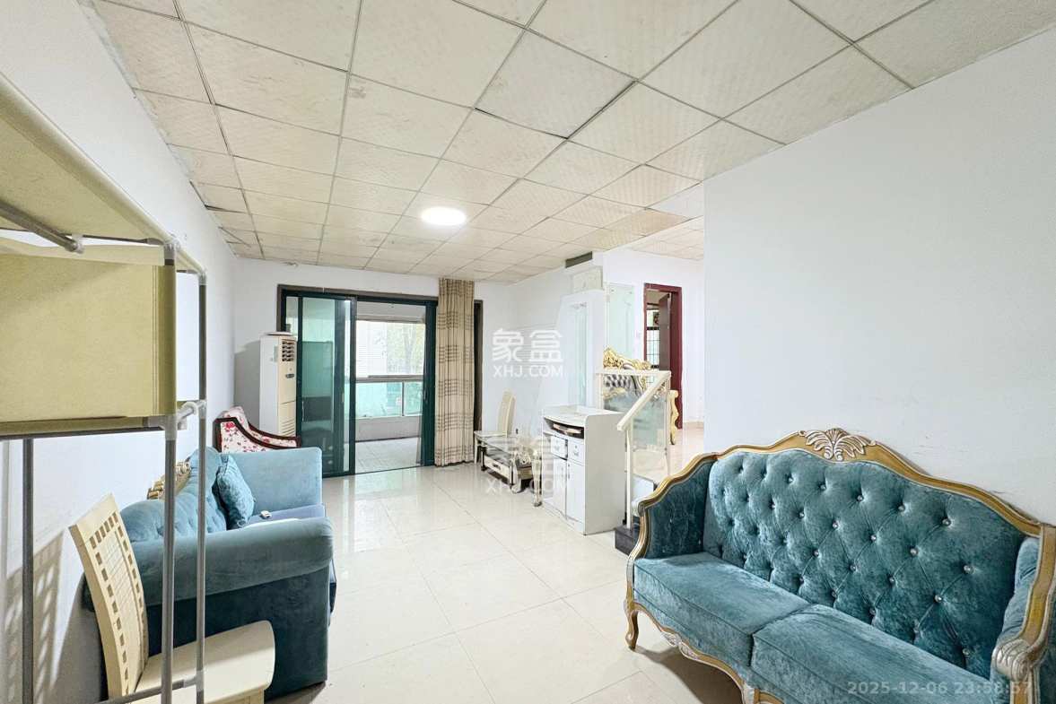 王府花园 3室2厅1卫 95.0万 王府花园 3室2厅1卫 95.0万客厅