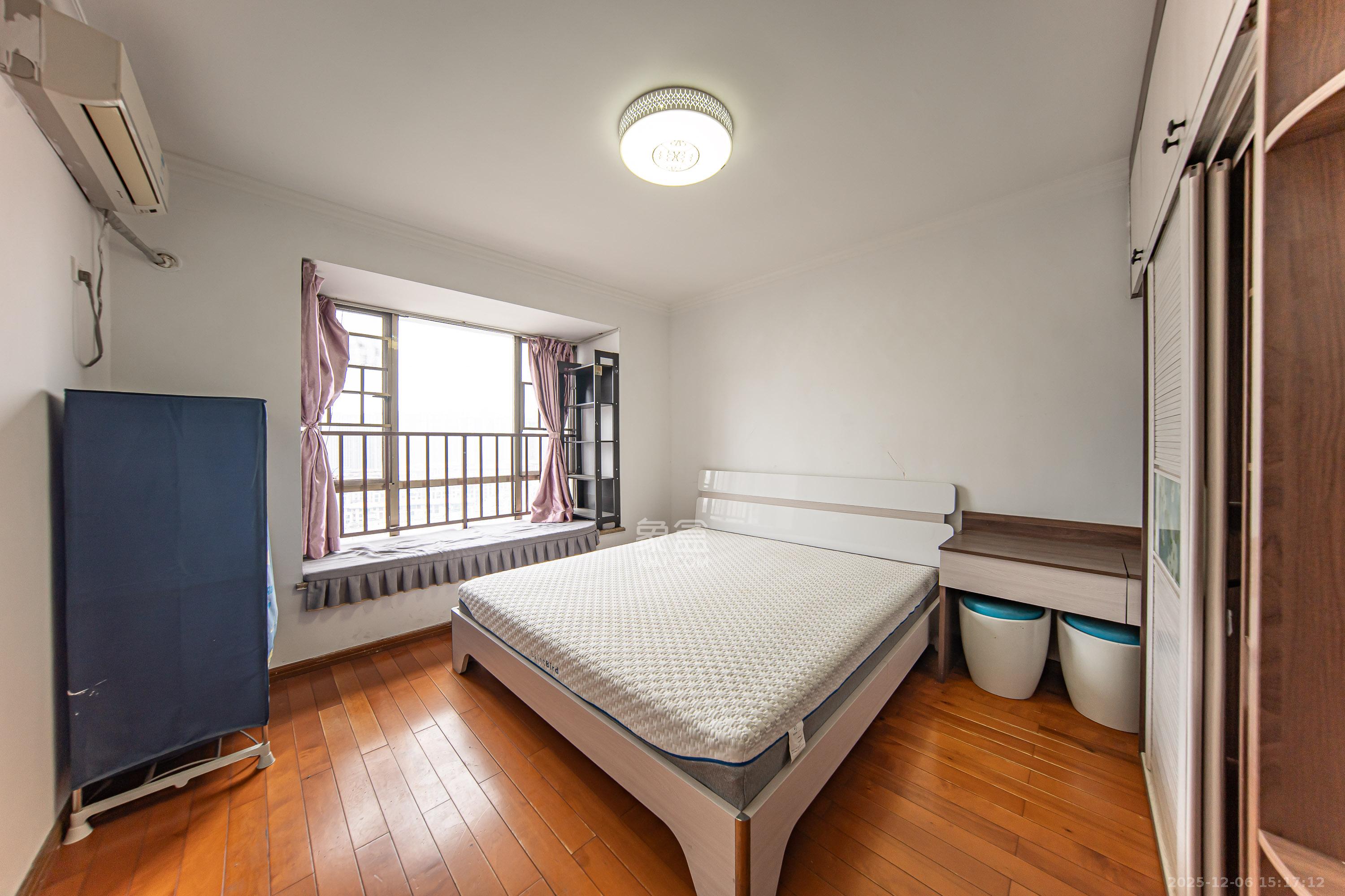 江山帝景雅典  3室2厅1卫    1800.0元/月室内图