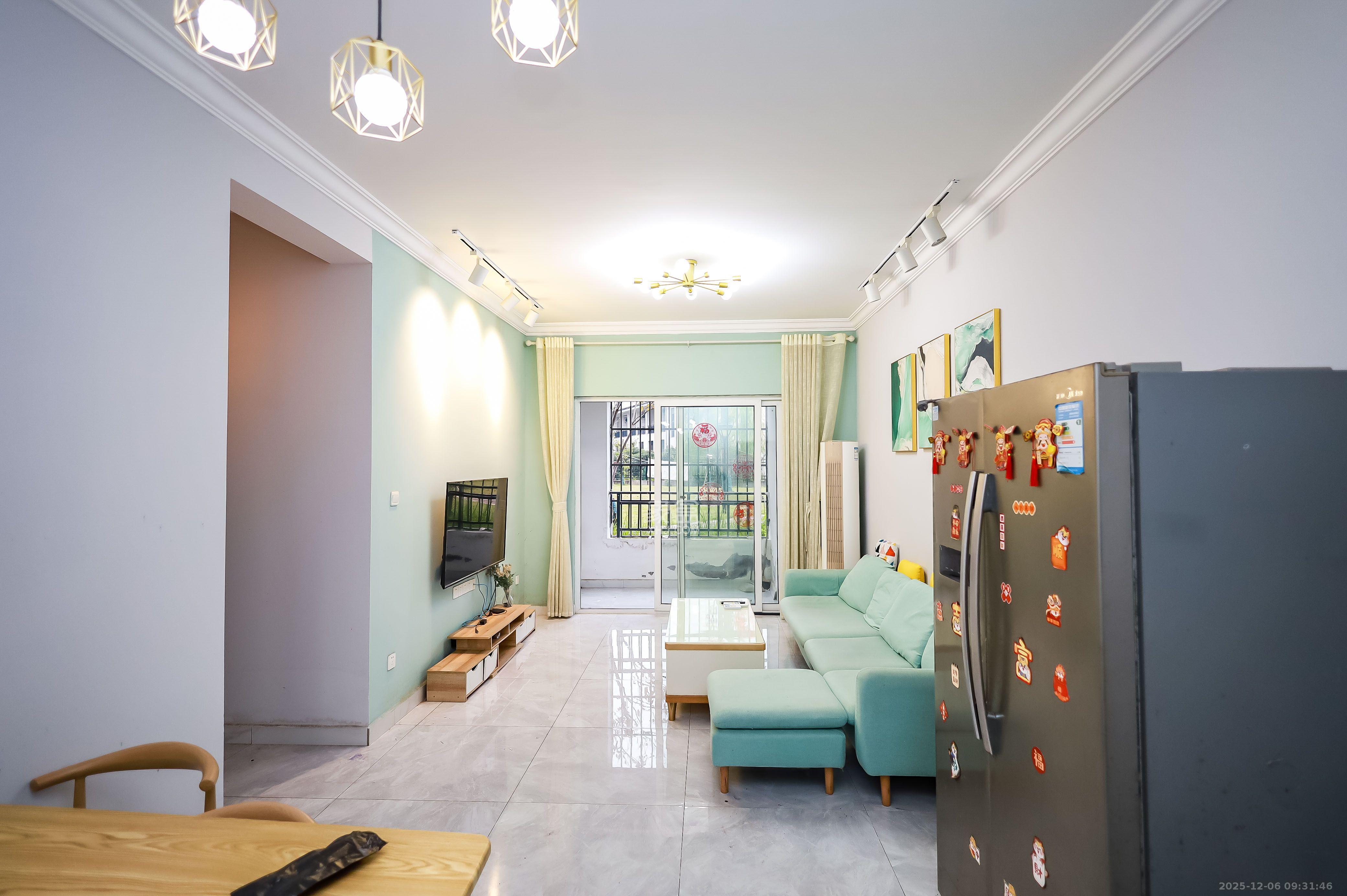 天麓尚层  3室2厅1卫    2200.0元/月