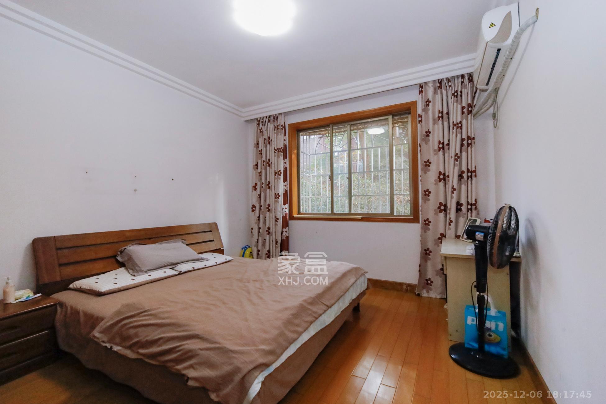 中建五局信和苑一区  3室2厅2卫    80.0万卧室