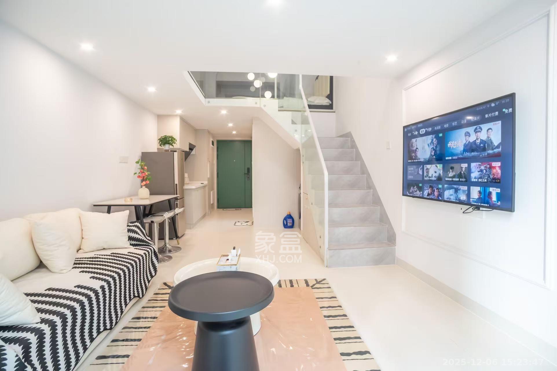 绿地V岛  1室1厅1卫    2100.0元/月