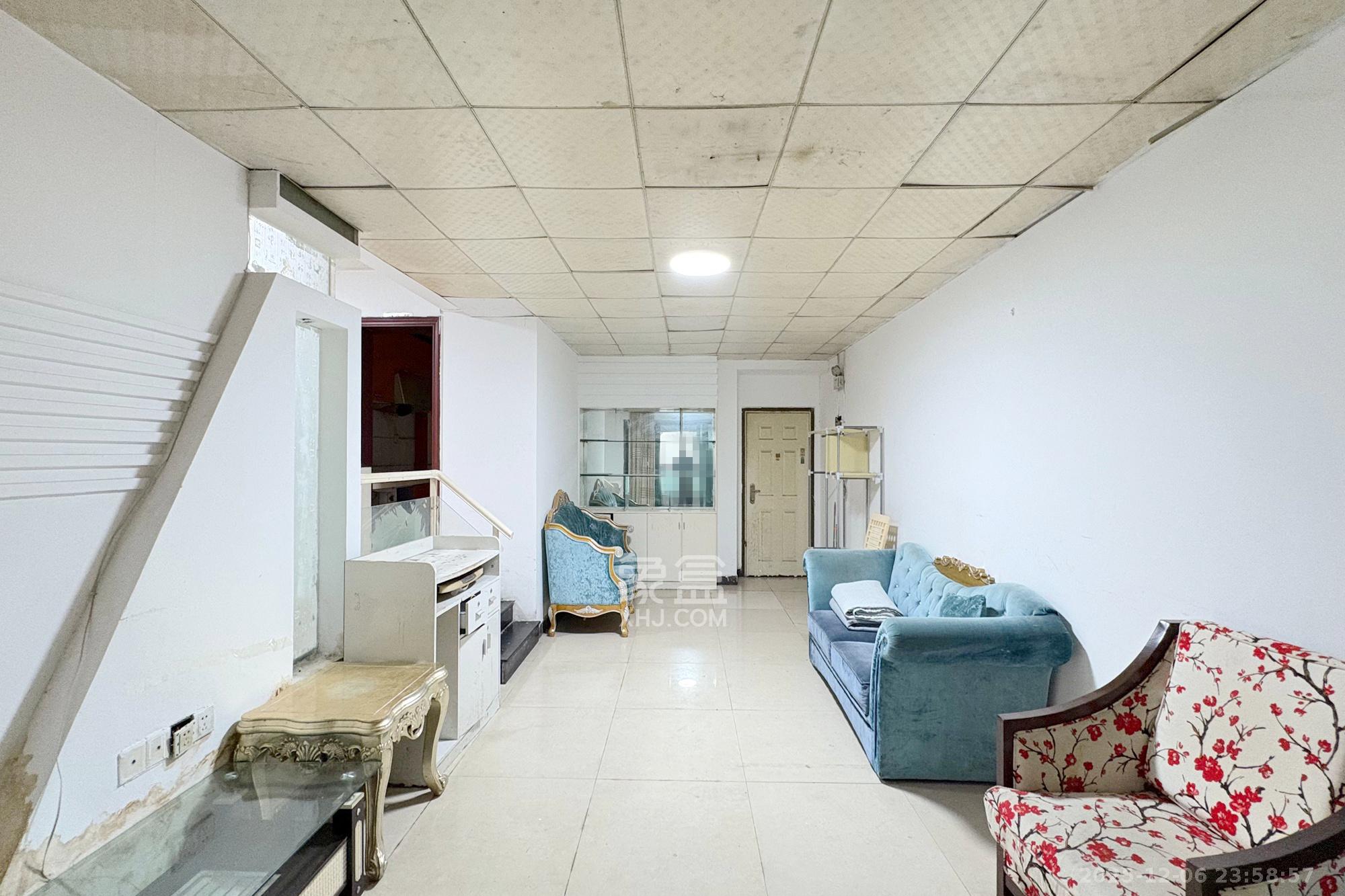 王府花园 3室2厅1卫 95.0万 王府花园 3室2厅1卫 95.0万客厅