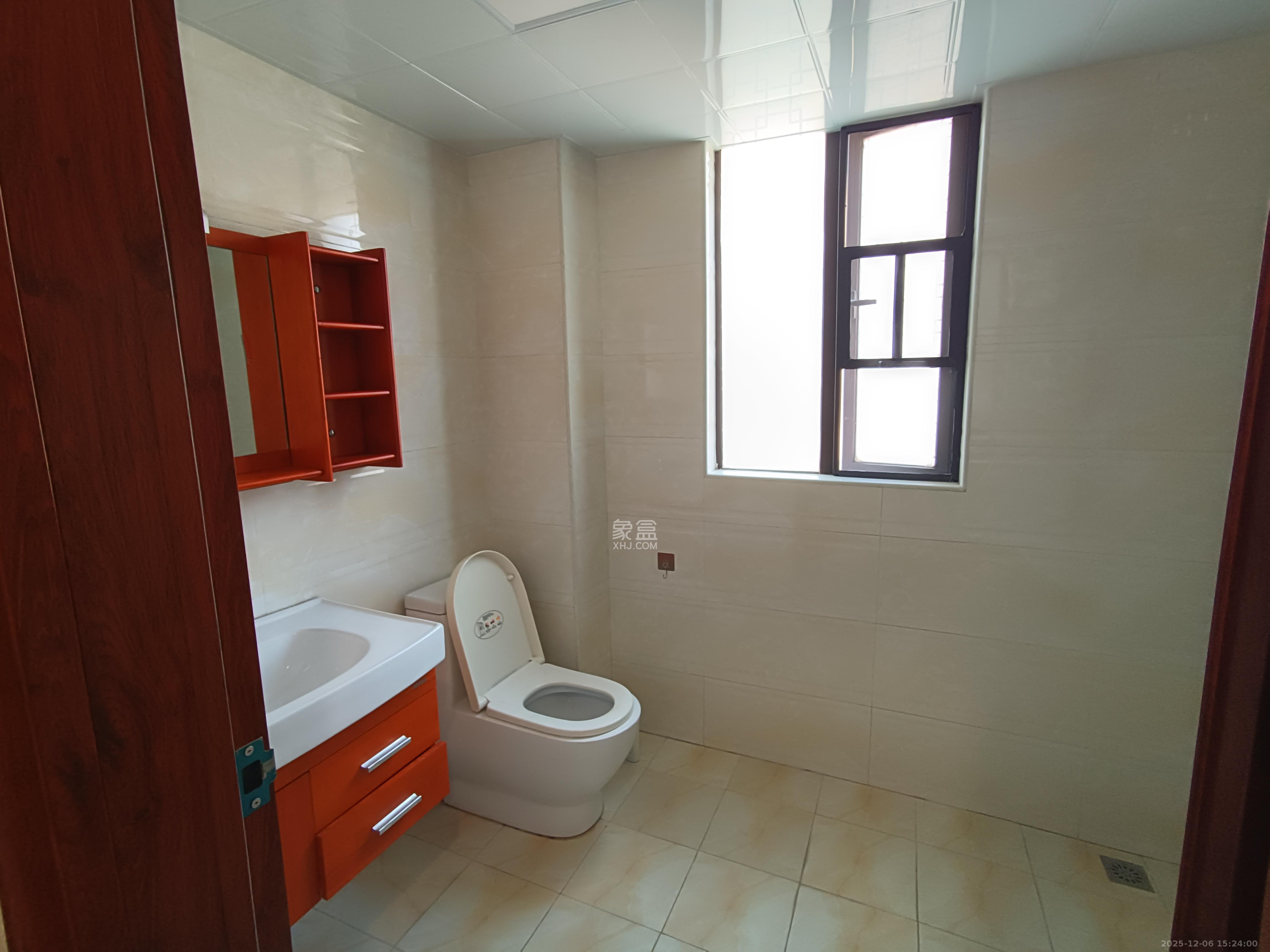 华润橡树湾 3室2厅2卫 2300.0元/月 华润橡树湾 3室2厅2卫 2300.0元/月室内图