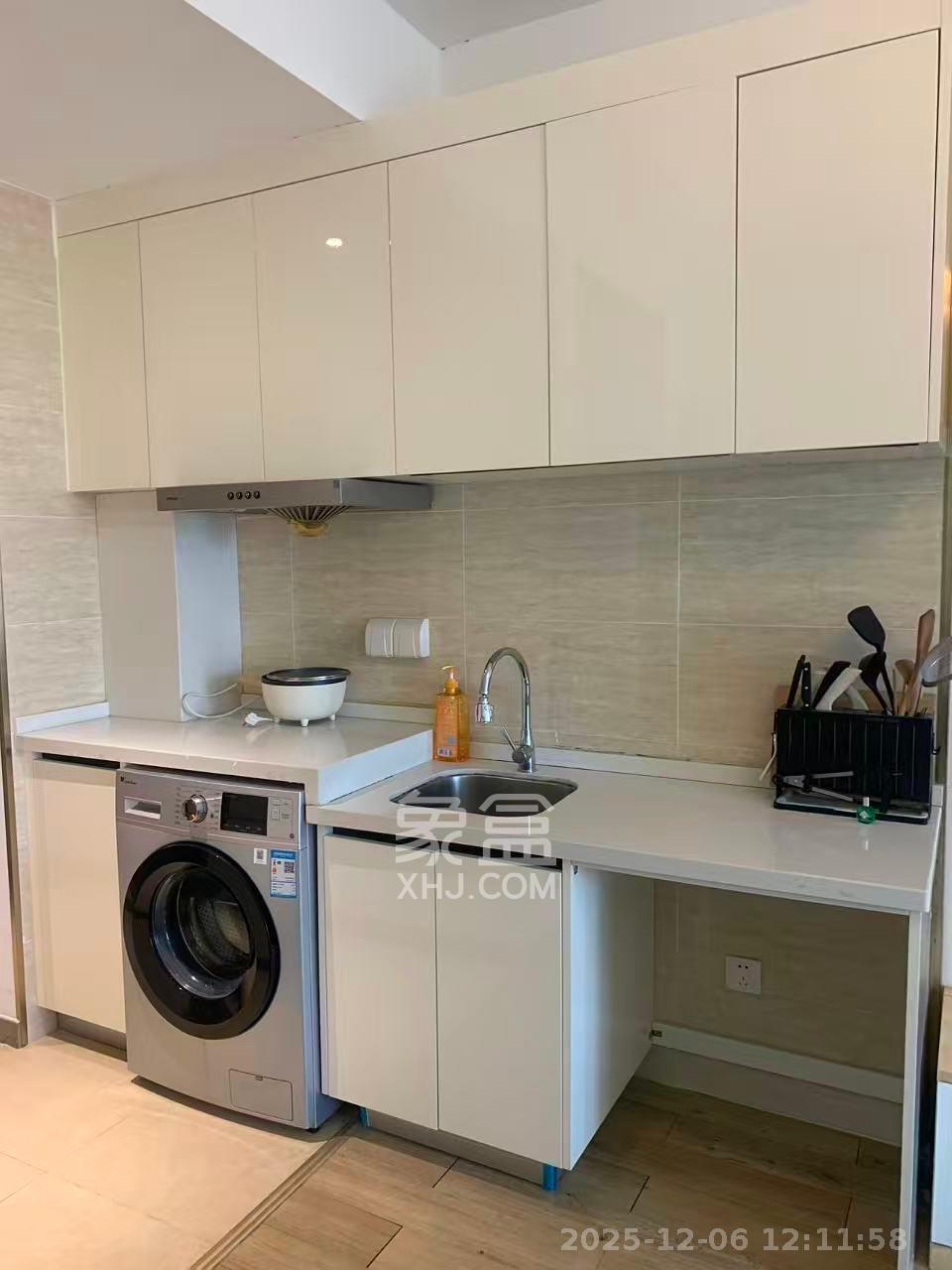 万润时光里  1室0厅0卫    1800.0元/月