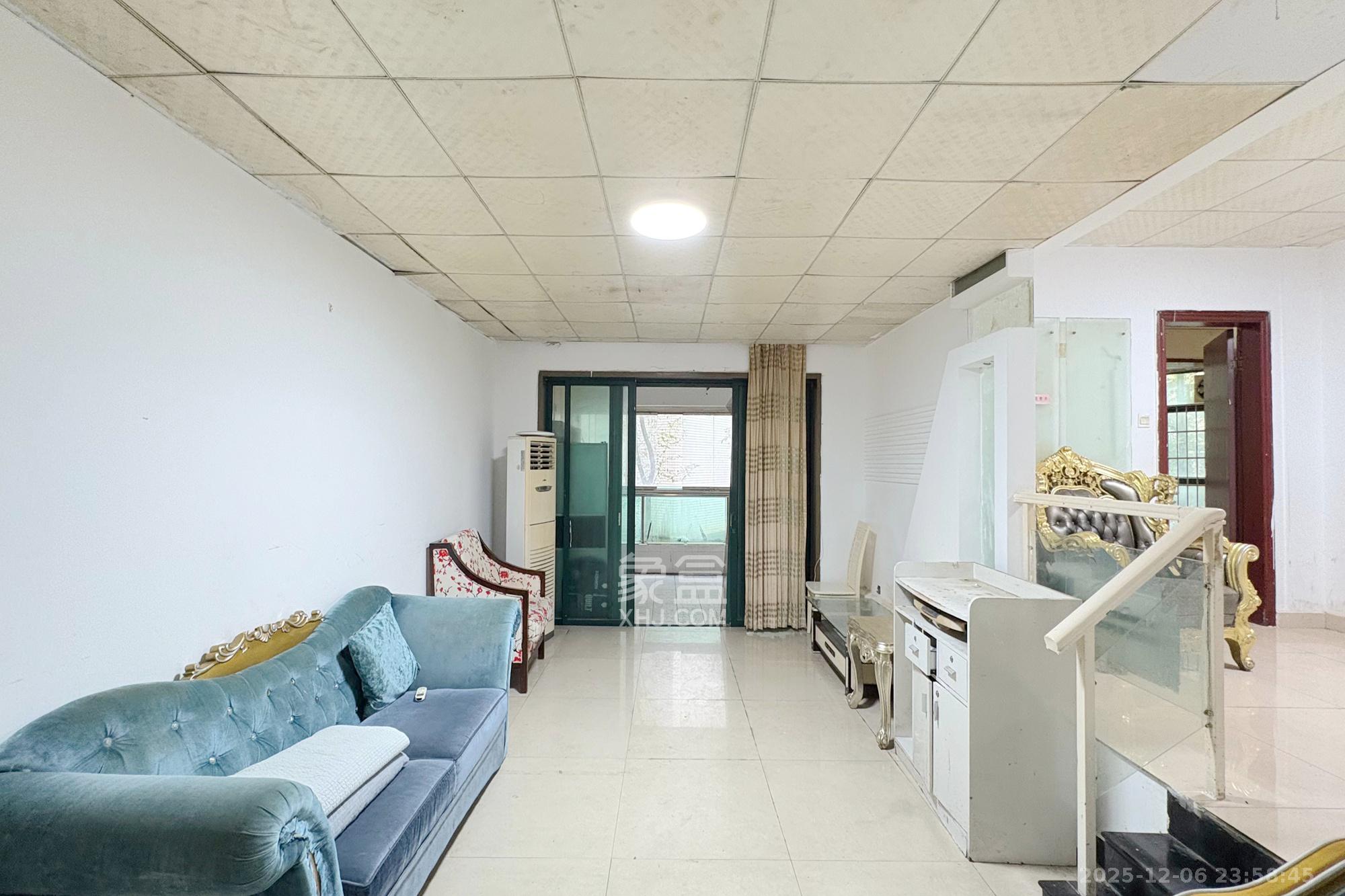 王府花园 3室2厅1卫 95.0万 王府花园 3室2厅1卫 95.0万客厅