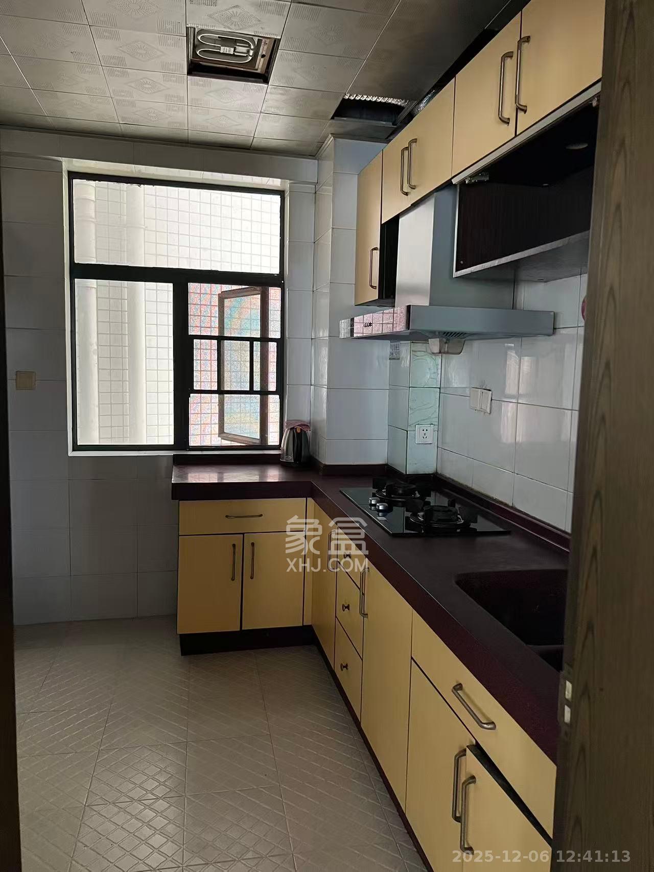 王府花园  3室2厅2卫    3000.0元/月室内图