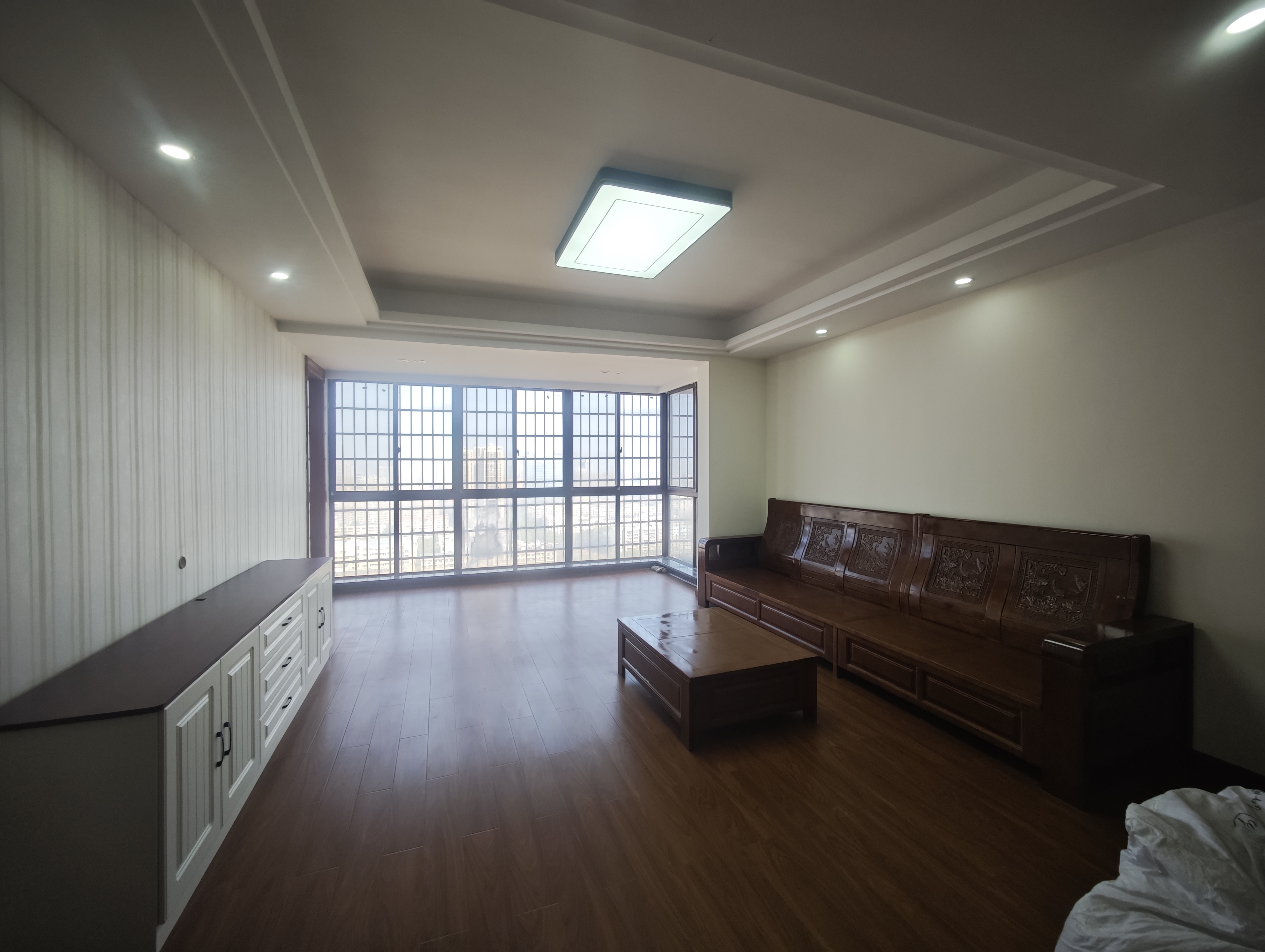 新概念 3室2厅2卫 1600.0元/月 新概念 3室2厅2卫 1600.0元/月室内图