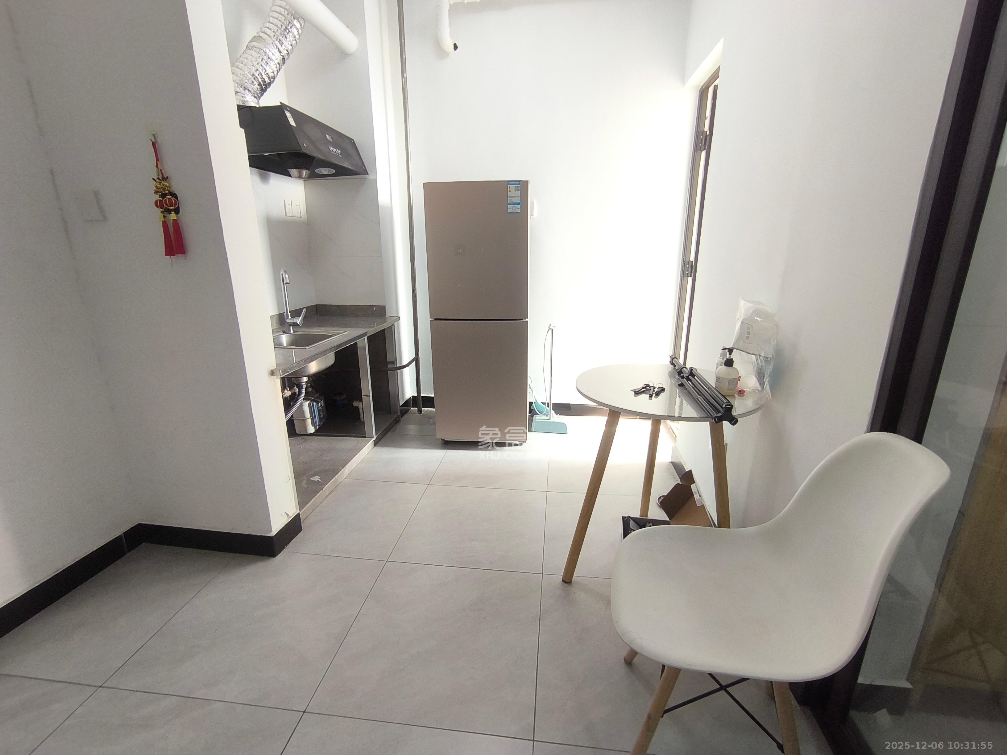 钱隆樽品(一、二、三期)  1室2厅1卫    1100.0元/月