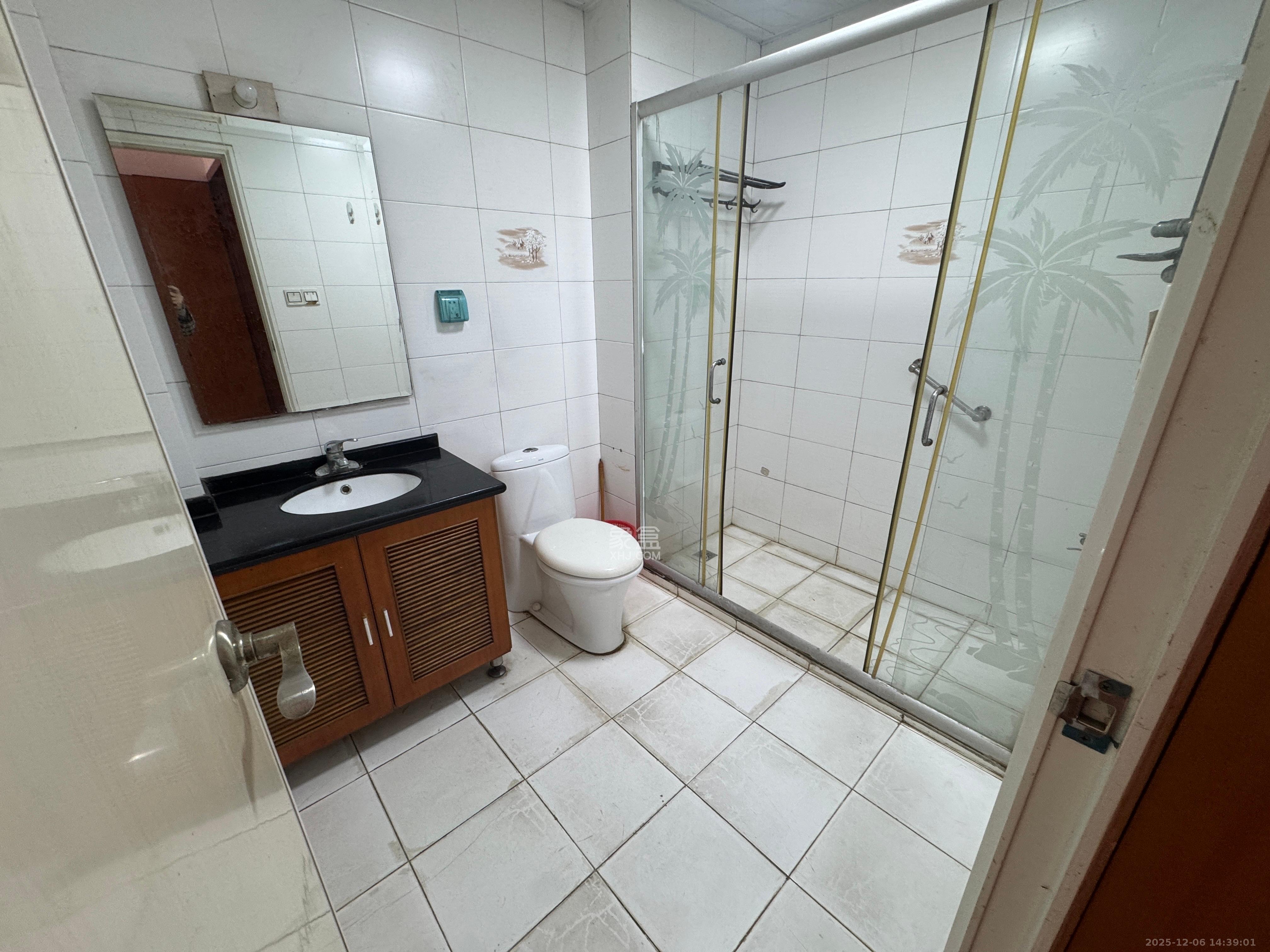 航天大院 4室1厅2卫 2500.0元/月 航天大院 4室1厅2卫 2500.0元/月室内图