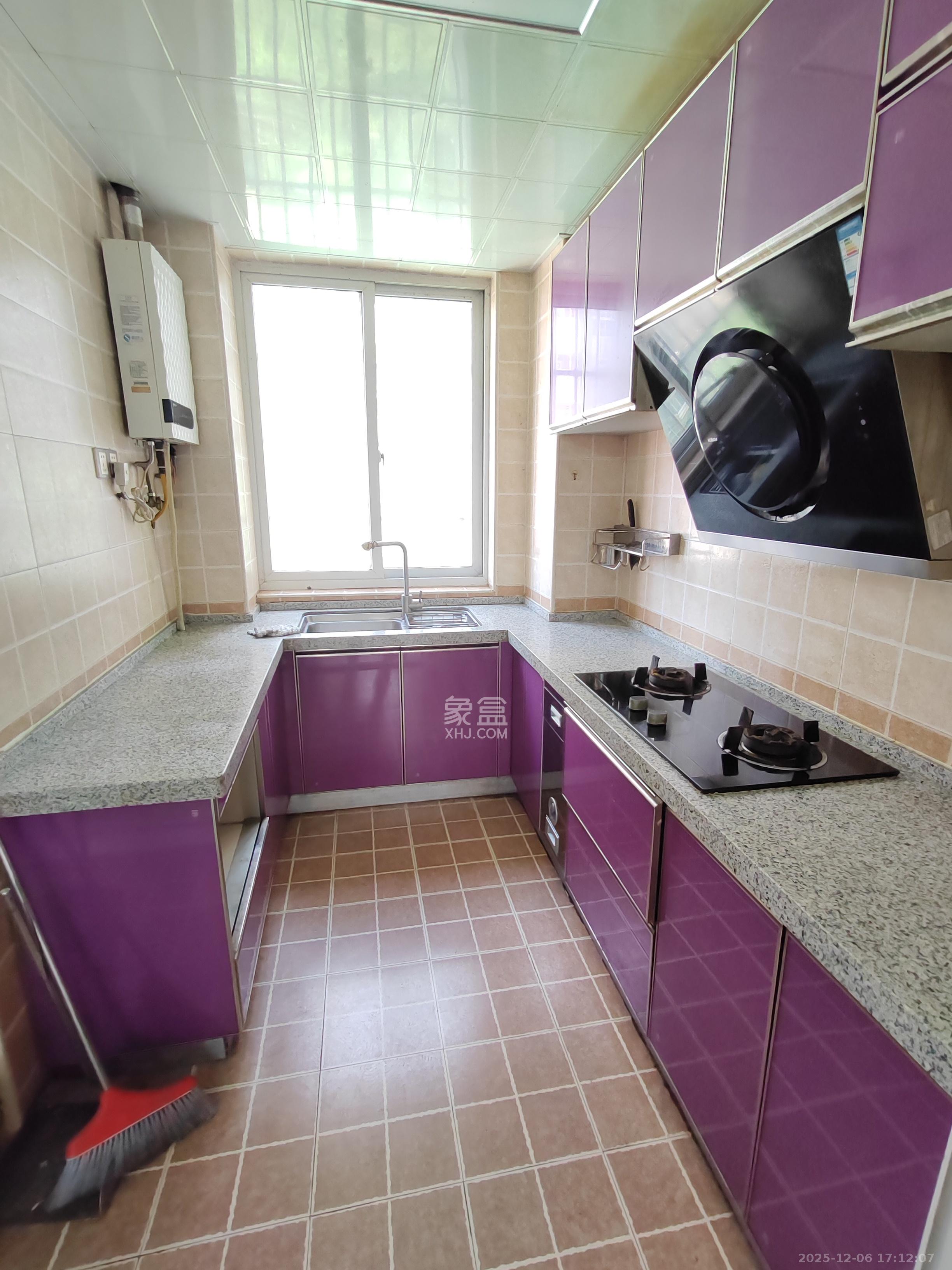 世景华庭  3室2厅2卫    1500.0元/月室内图