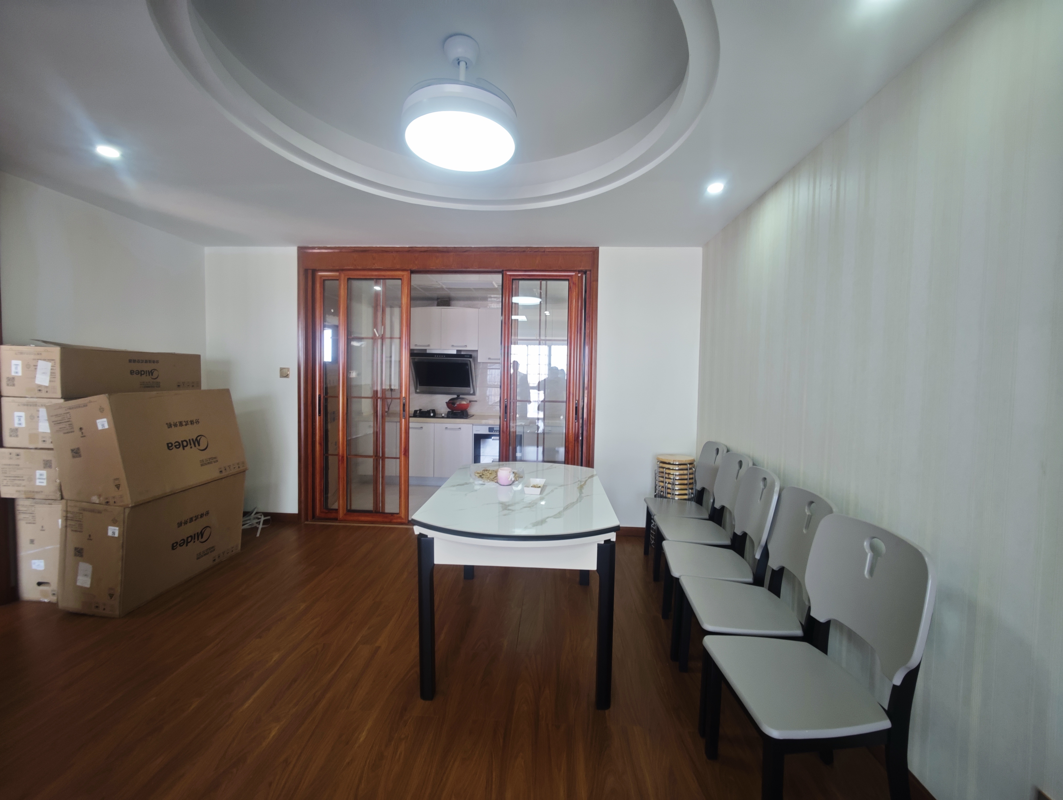 新概念 3室2厅2卫 1600.0元/月 新概念 3室2厅2卫 1600.0元/月室内图