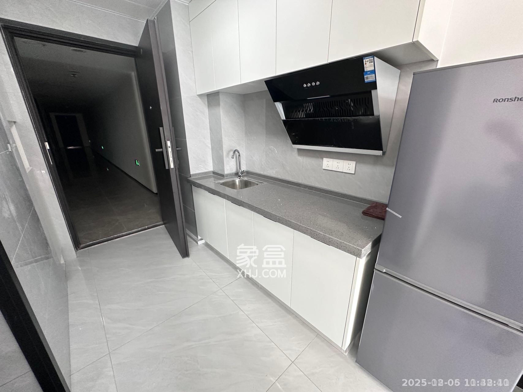 华润置地中心 1室1厅1卫 2000.0元/月 华润置地中心 1室1厅1卫 2000.0元/月室内图