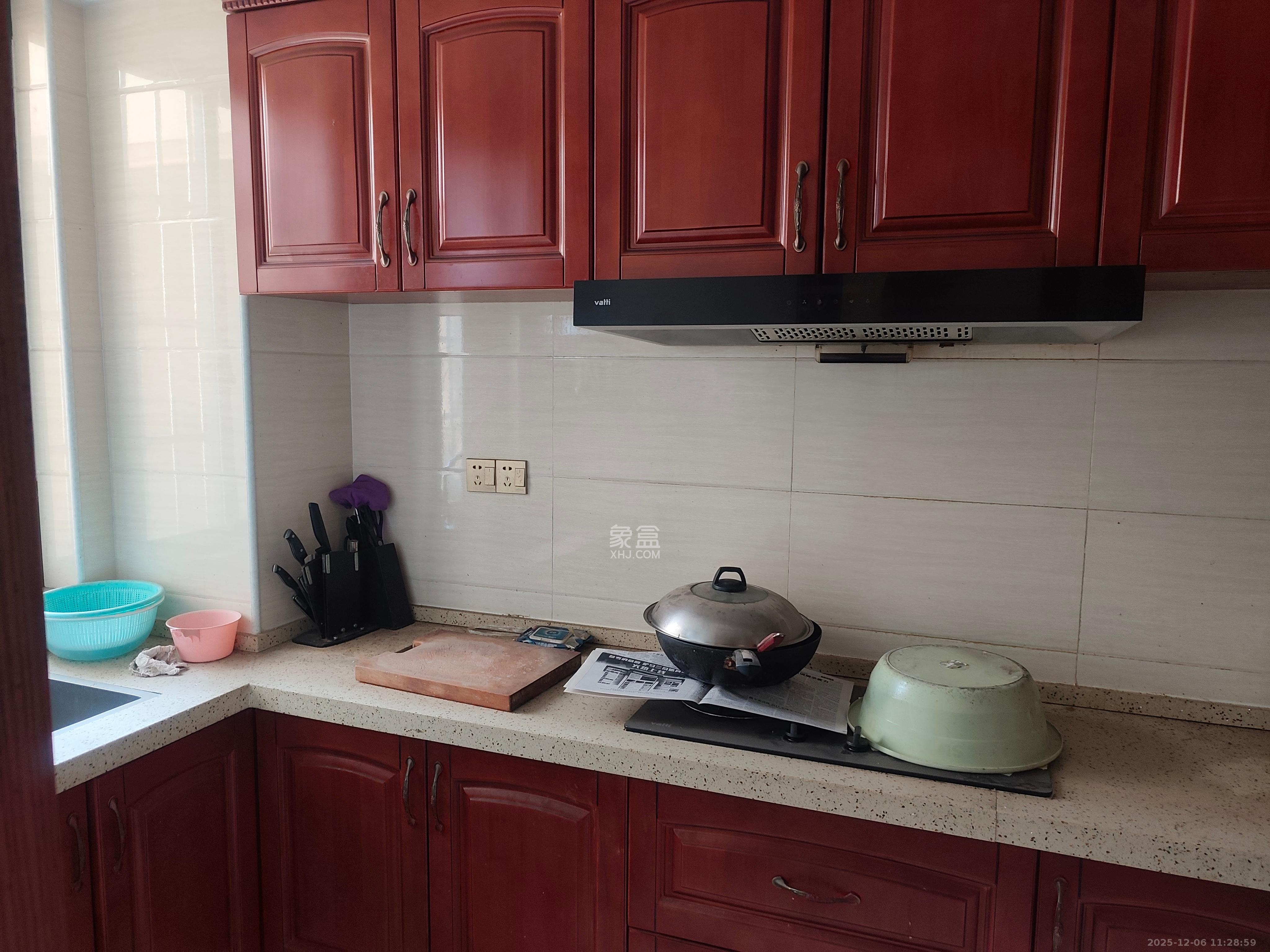 华盛世纪新城  1室2厅2卫    2800.0元/月室内图