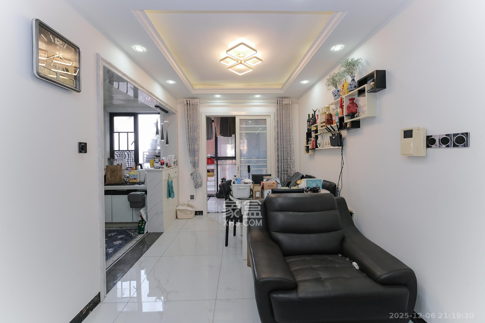 盛地尊域 4室2厅1卫 75.0万 盛地尊域 4室2厅1卫 75.0万客厅