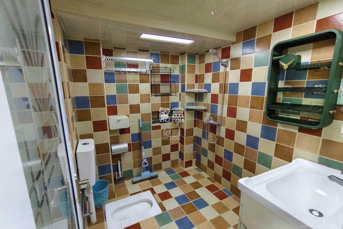 新诚小区 2室1厅1卫 1800.0元/月 新诚小区 2室1厅1卫 1800.0元/月室内图