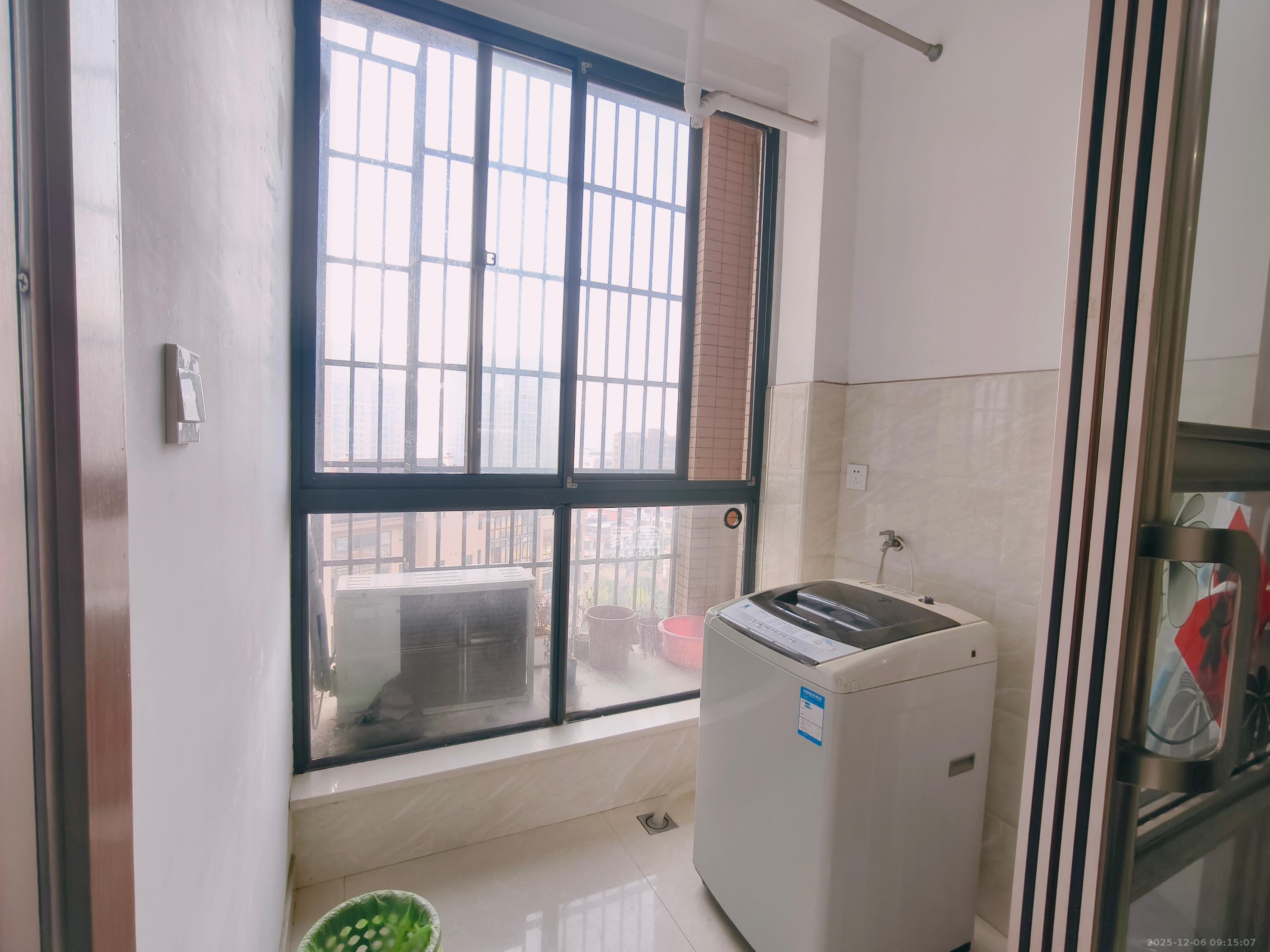 深业睿城  3室2厅1卫    1800.0元/月室内图