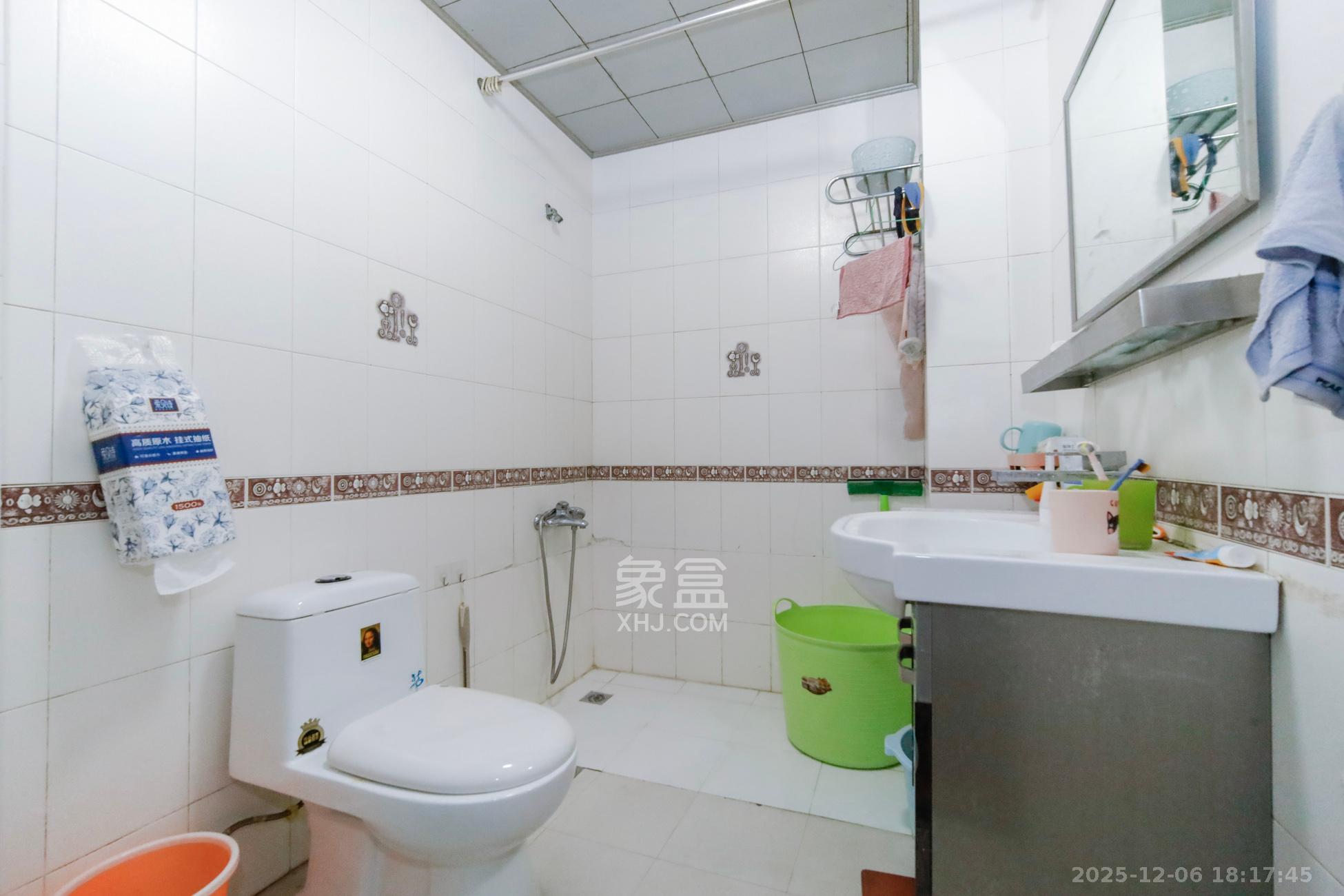 中建五局信和苑一区  3室2厅2卫    80.0万卫生间