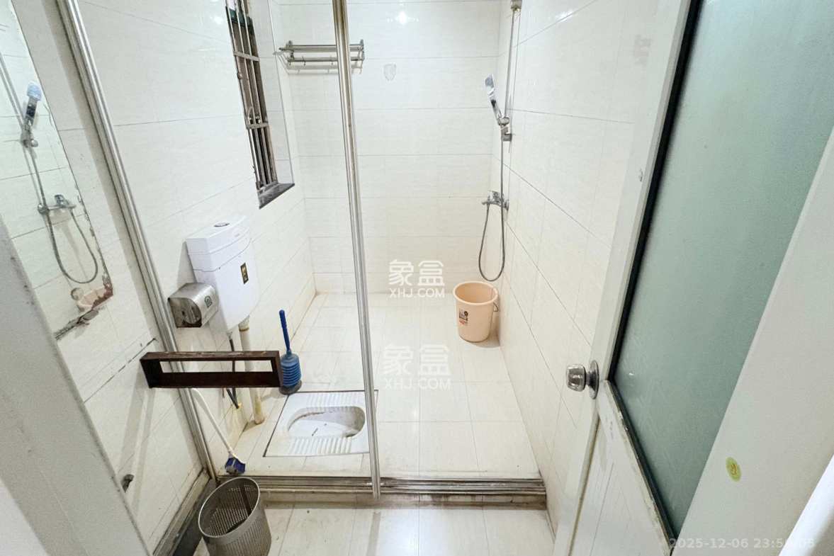 王府花园 3室2厅1卫 95.0万 王府花园 3室2厅1卫 95.0万卫生间