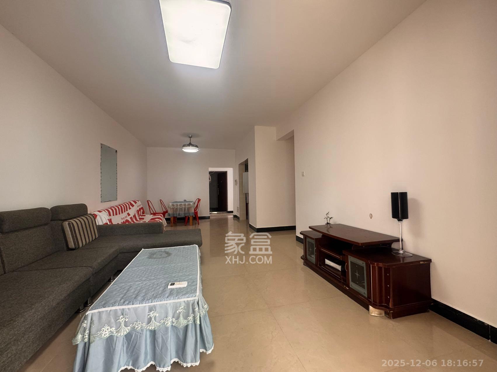 世纪桃花苑  3室2厅2卫    2000.0元/月