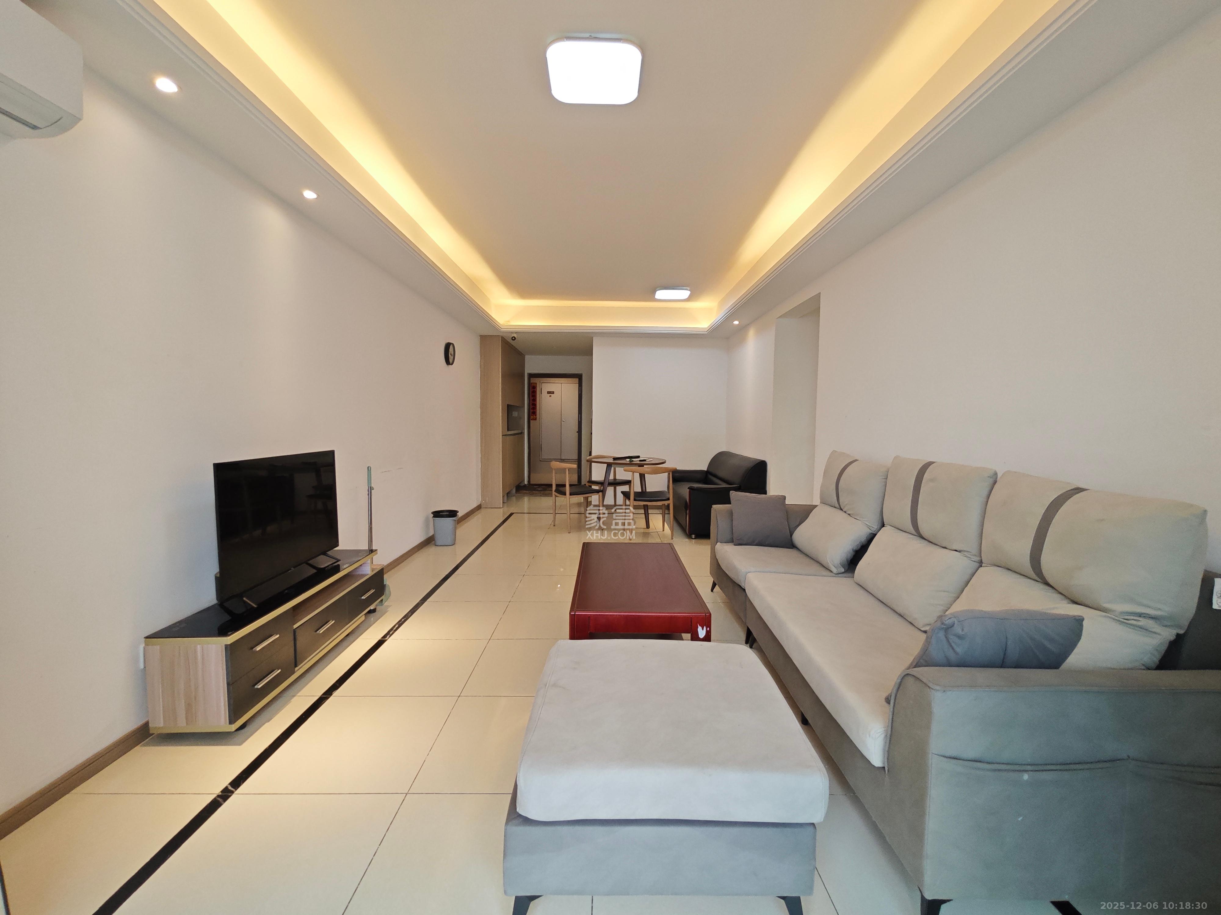 长沙高铁吾悦广场  3室2厅2卫    2600.0元/月