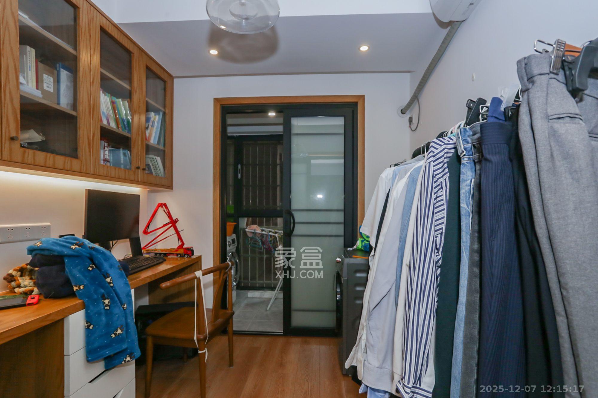 山水誉峰  4室2厅2卫    3800.0元/月室内图