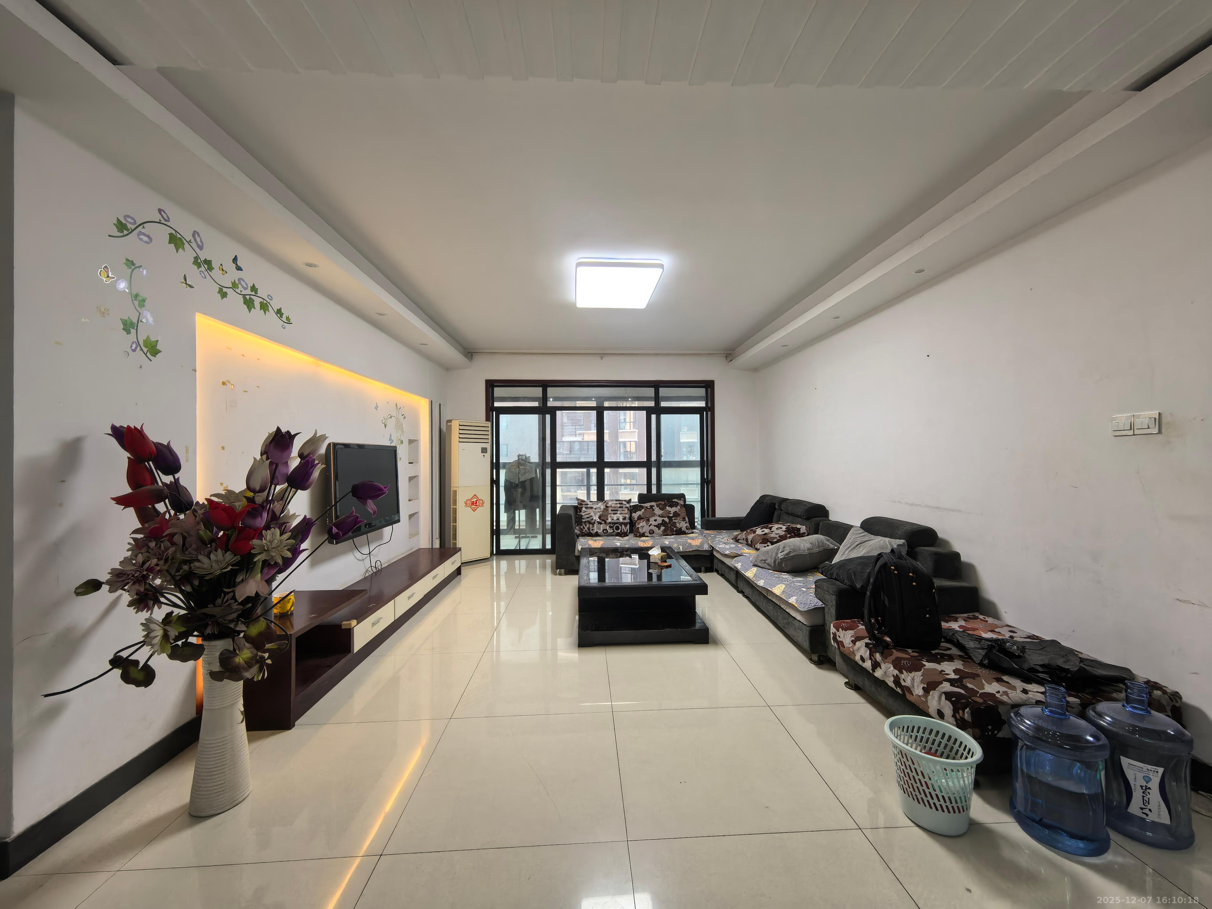 鑫远湘府华城  3室2厅2卫    2300.0元/月