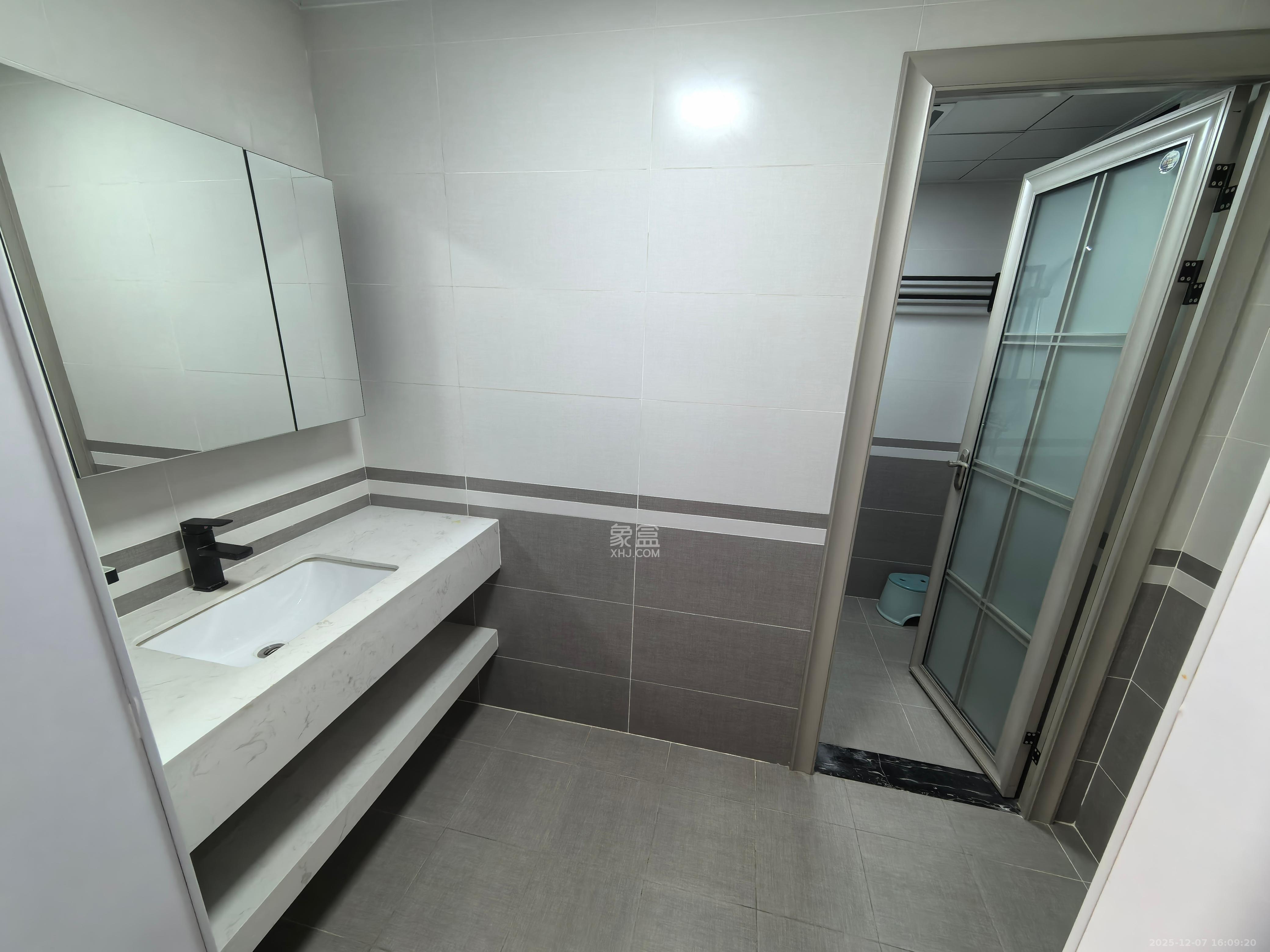 绿地湖湘中心  3室2厅2卫    6000.0元/月室内图