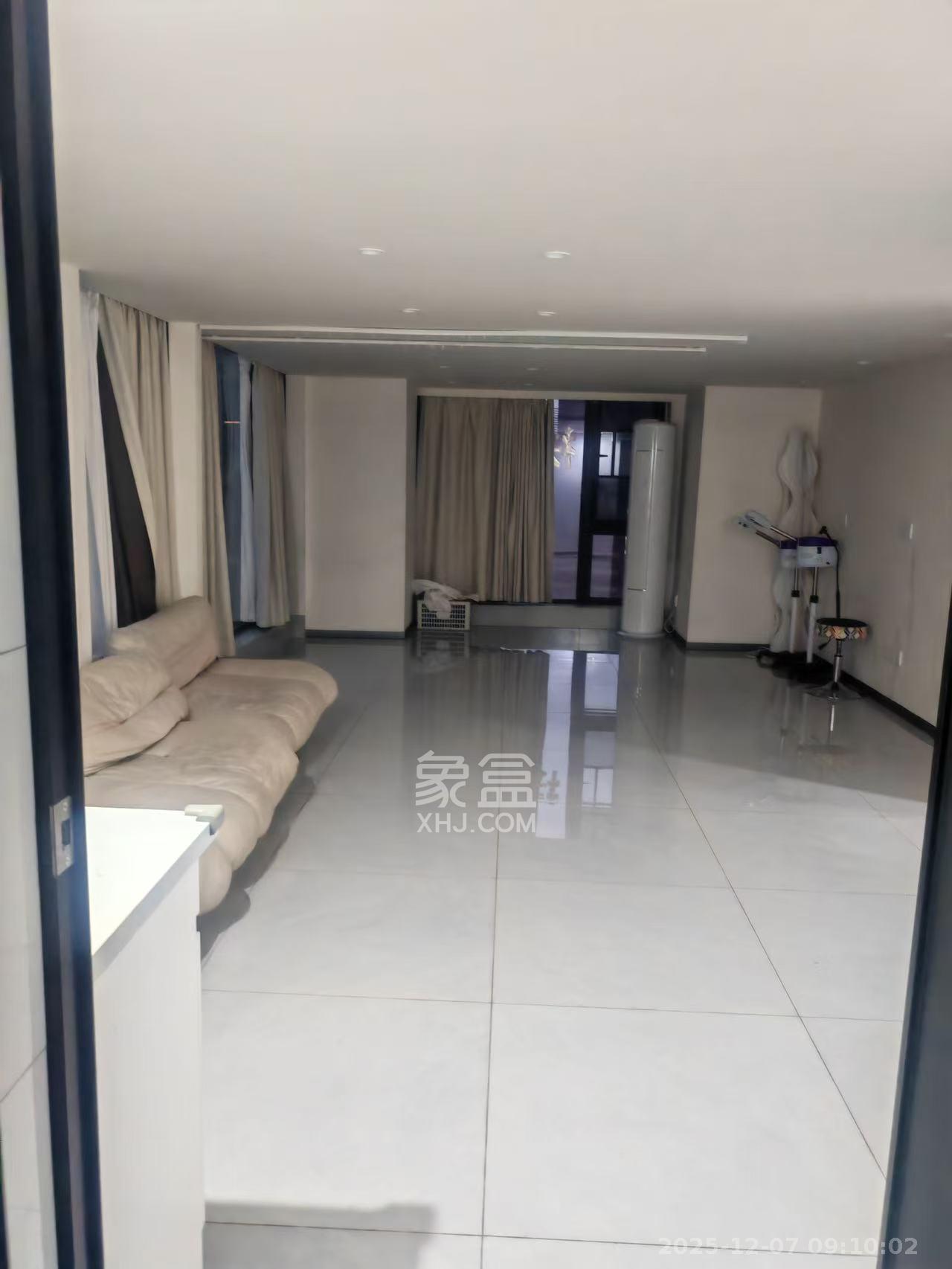 世茂璀璨天城公寓  4室1厅1卫    5500.0元/月室内图