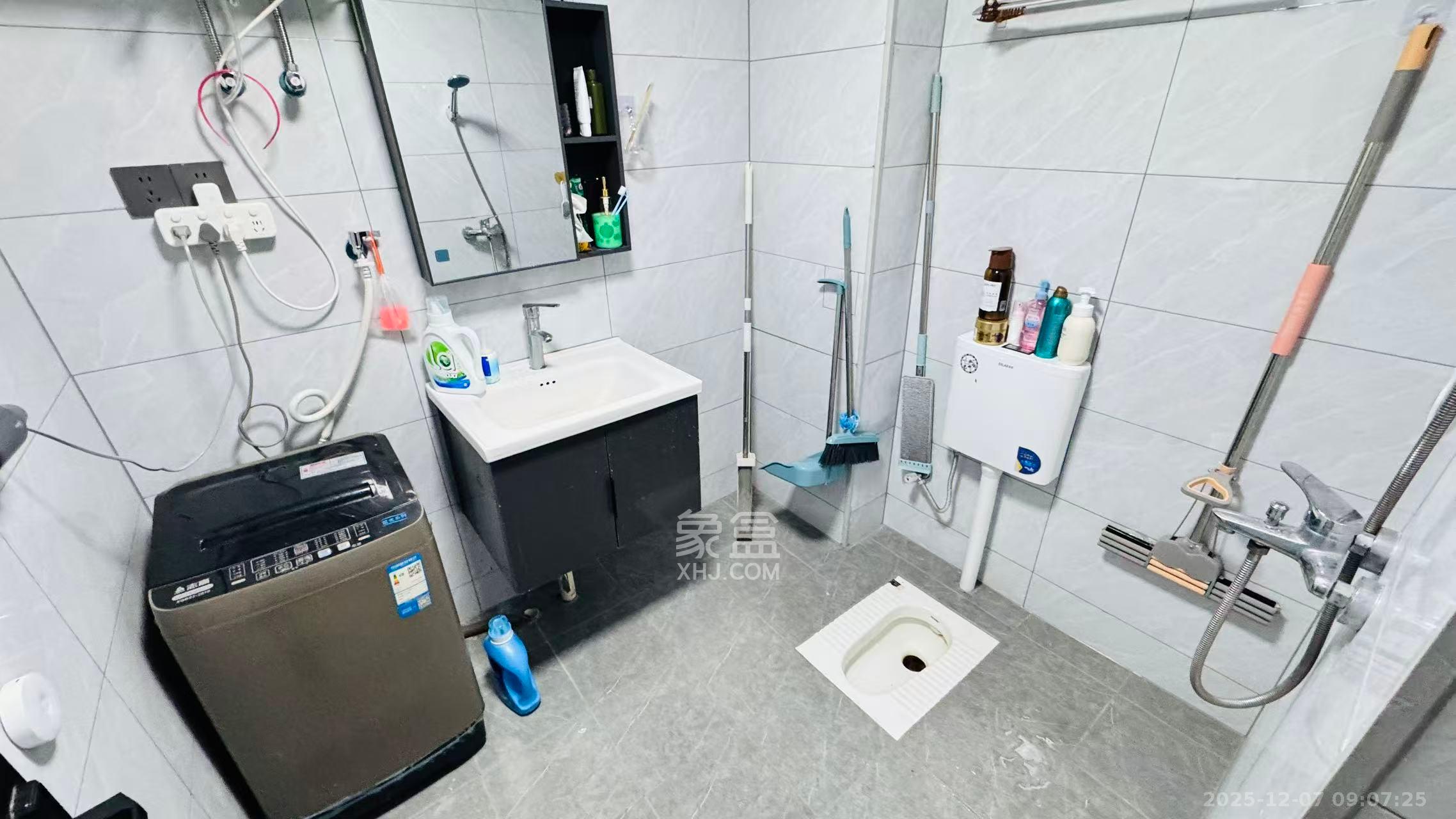 麓谷新干线 1室1厅1卫 1400.0元/月 麓谷新干线 1室1厅1卫 1400.0元/月室内图