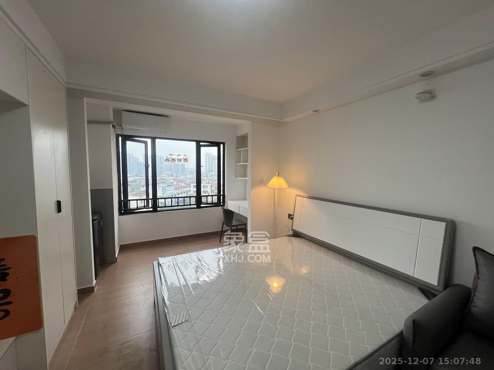 中海珑悦府  1室1厅1卫    1200.0元/月室内图1